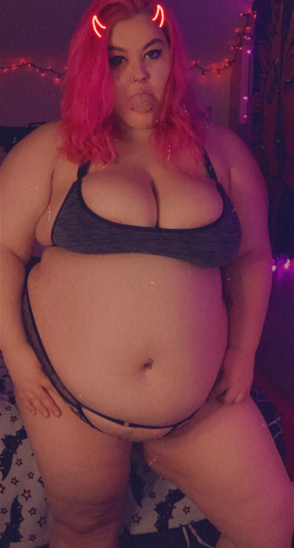 BBW goth Queen ðŸ˜ˆðŸ–¤ 23 [F4M] posted by Goth_bitch420