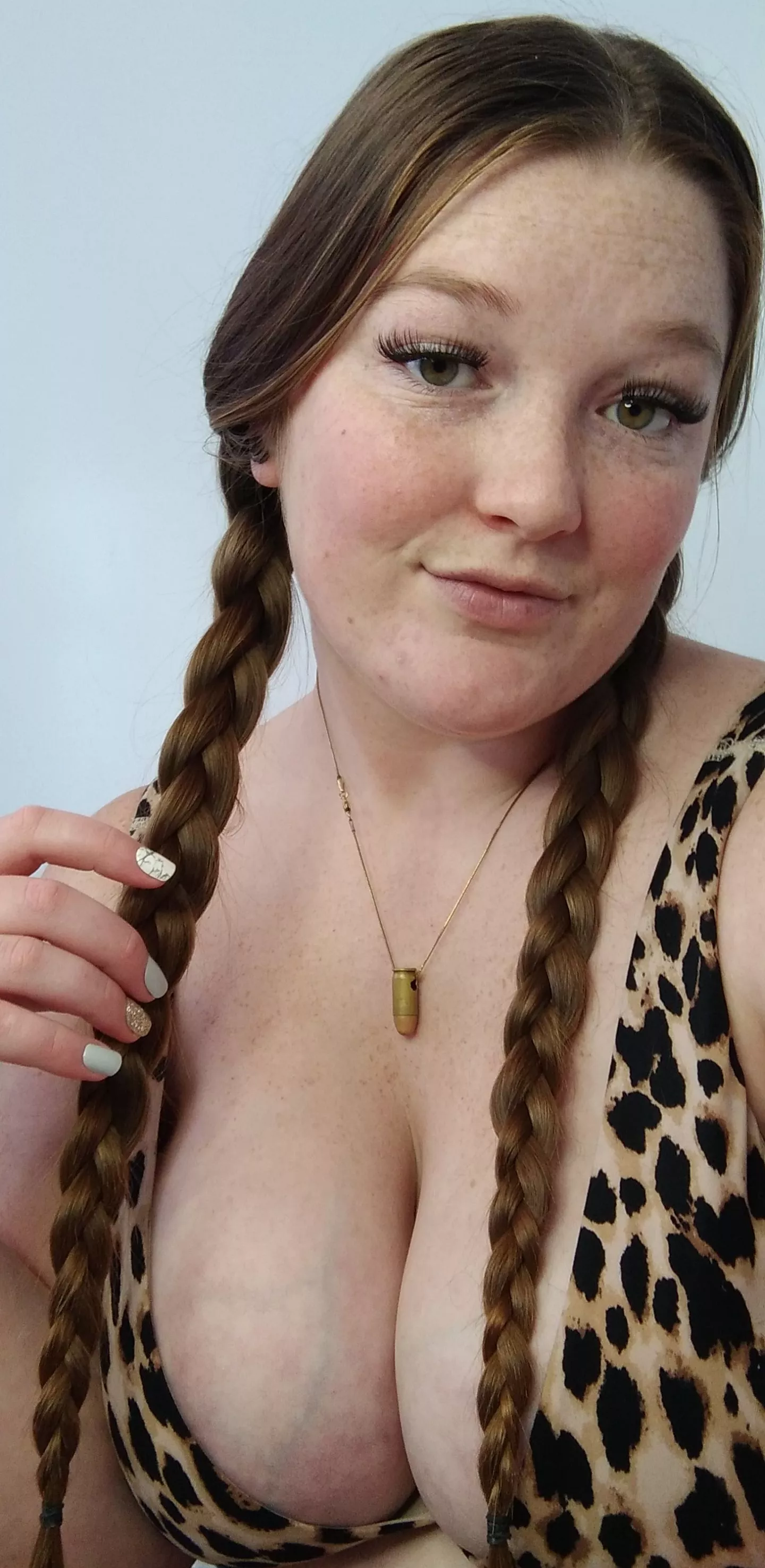 be honest, do i have nice cleavage? posted by pussiesncream