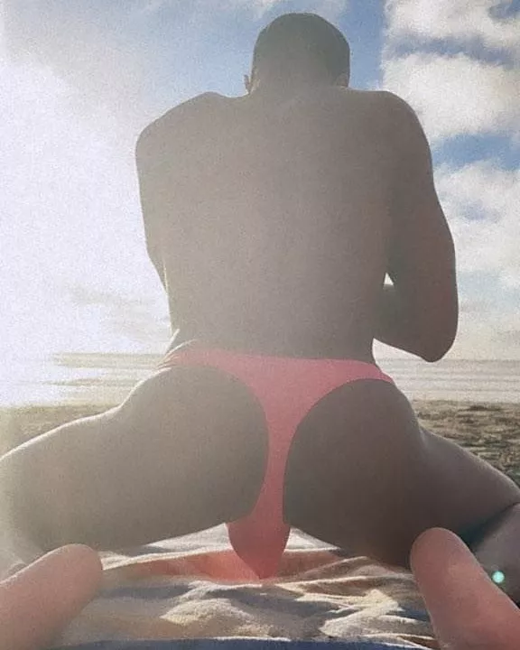 Beach day booty â›±ï¸ posted by CaliJockBoi