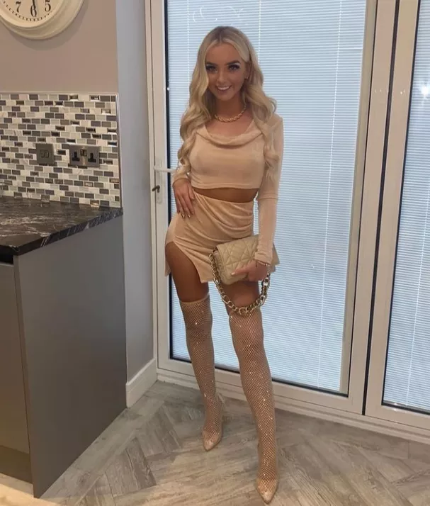 Beaut in boots posted by betaboy97