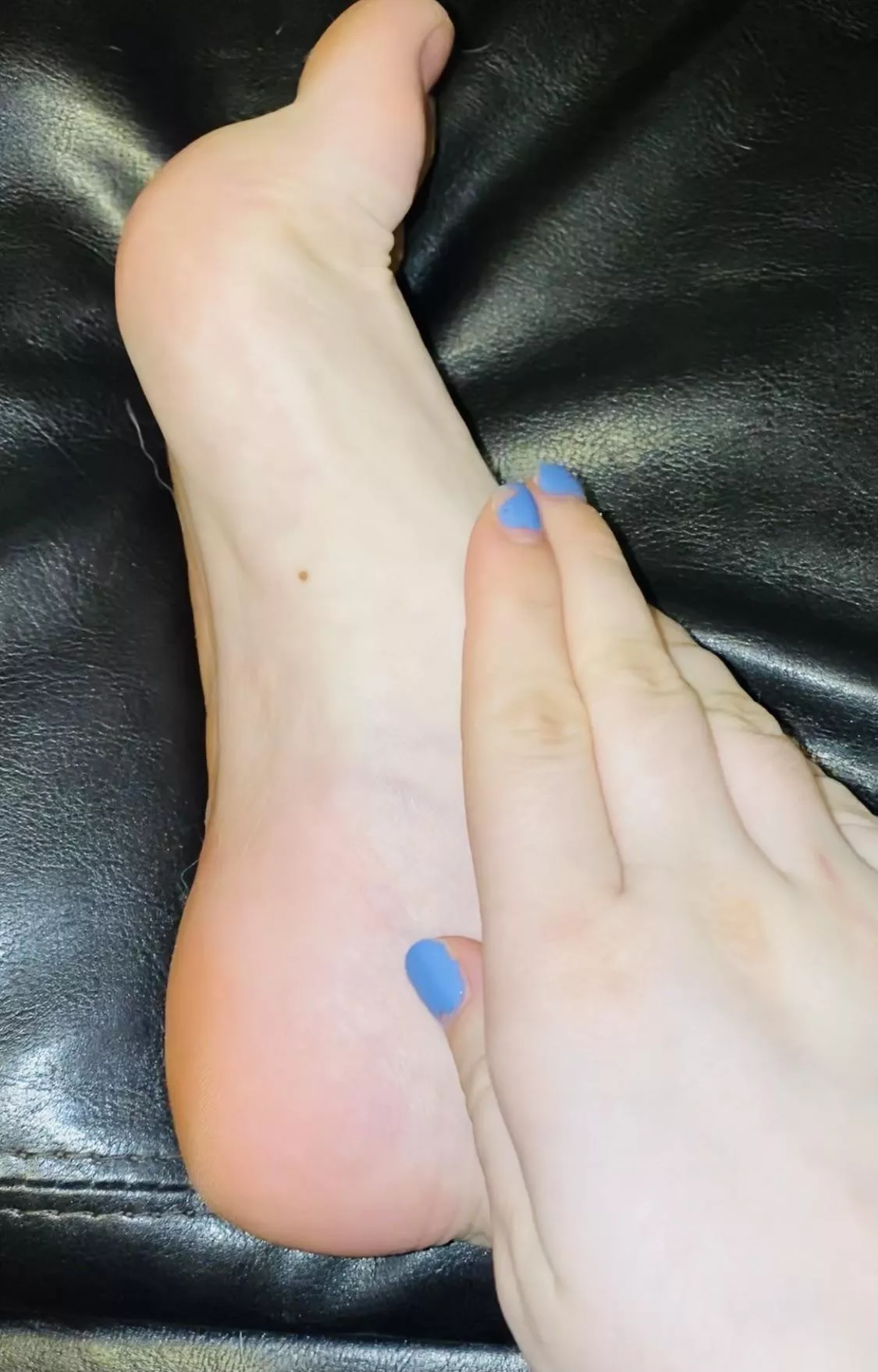 Been on my feet all day, who wants to give me a foot rub? 💕😉 posted by sugarsweetfeeet