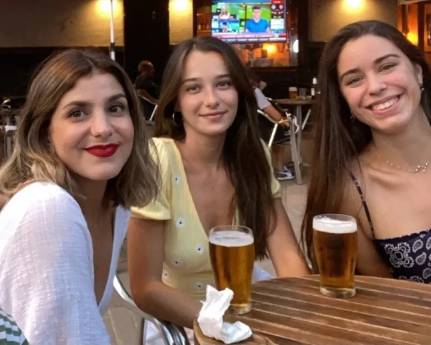 Beer and Girls posted by AlcaldeVeteYa