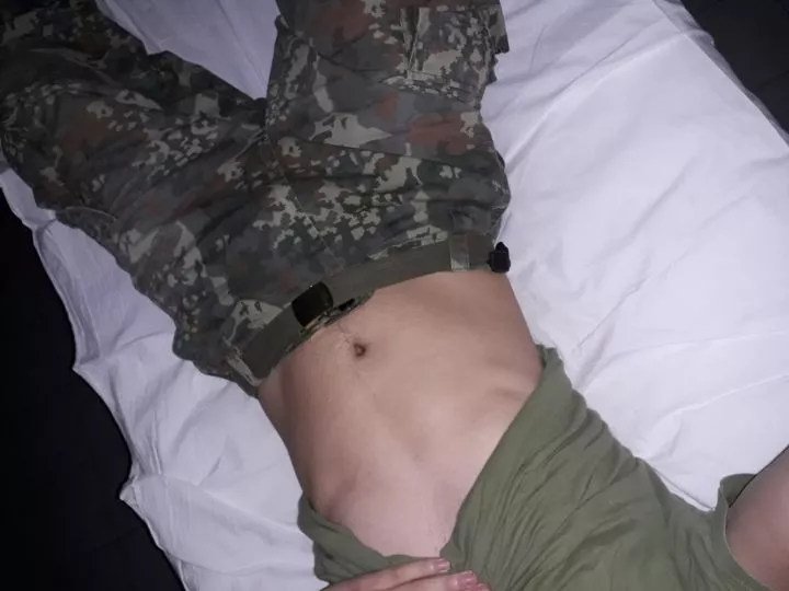 Being horny in the barracks 😩😩 posted by lazy-soldier