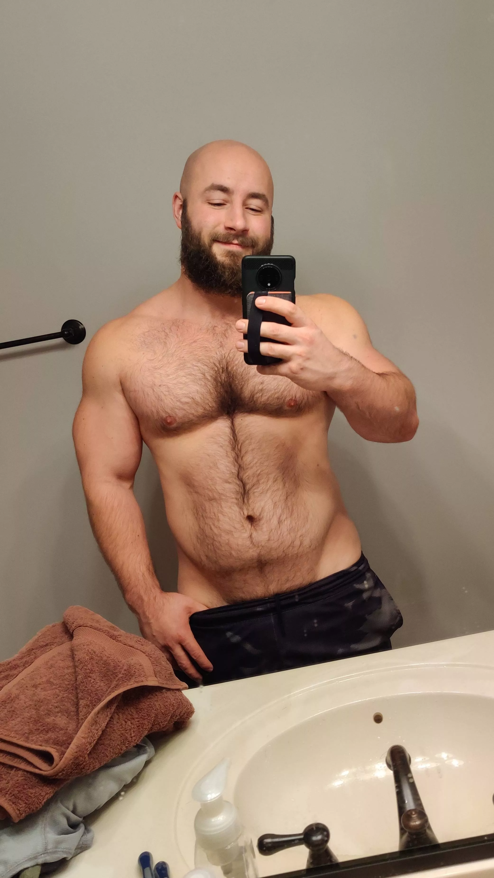 Being original with a bathroom mirror selfie (M) posted by Truck_House