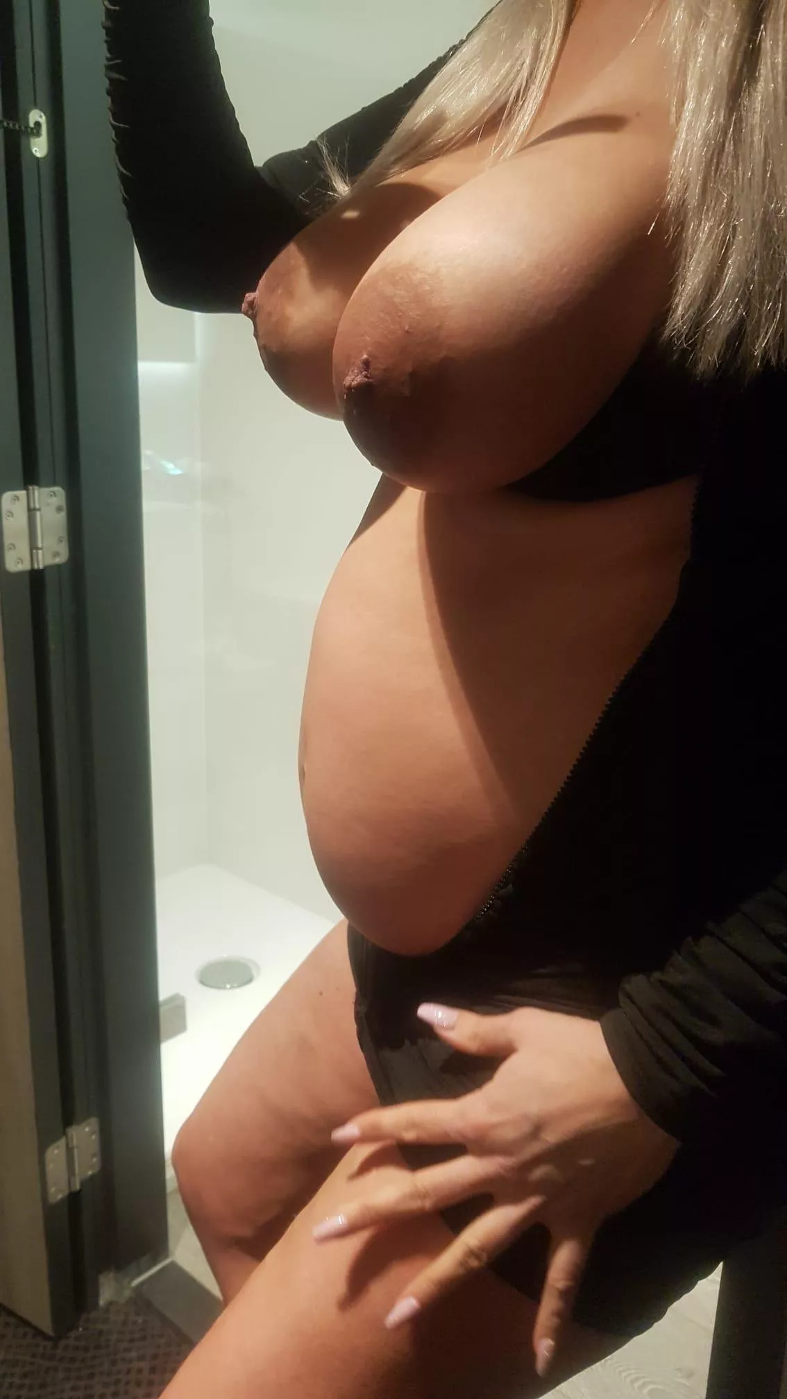 Big belly, bigger tits🥰😘 posted by milkybooby