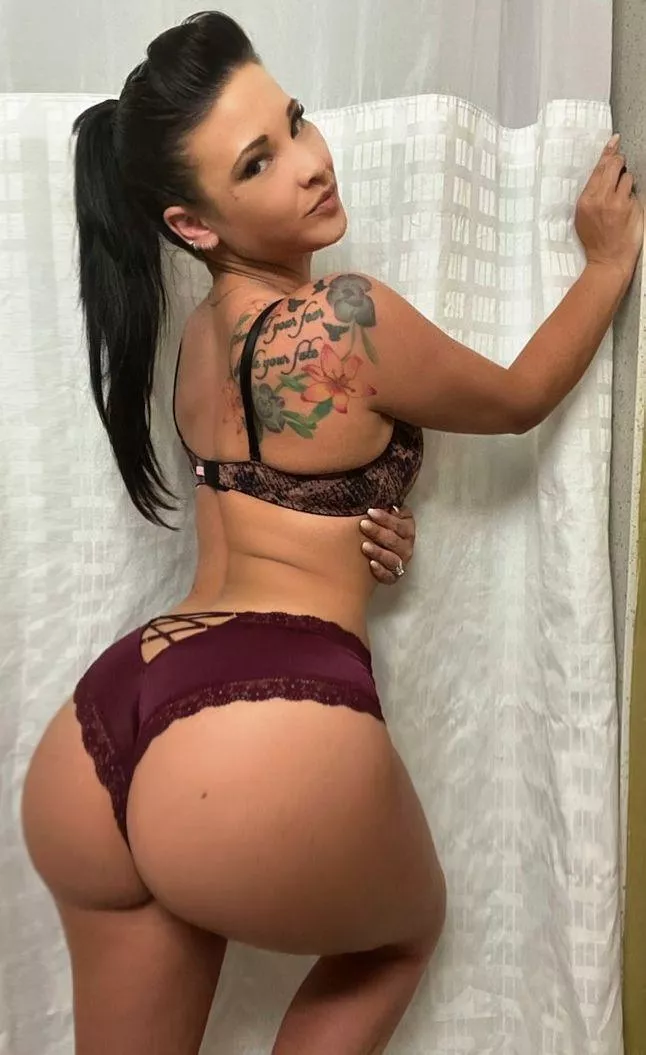 Big booty wife here, I want to play.ðŸ˜ˆðŸ’‹ posted by Heather_Alyse