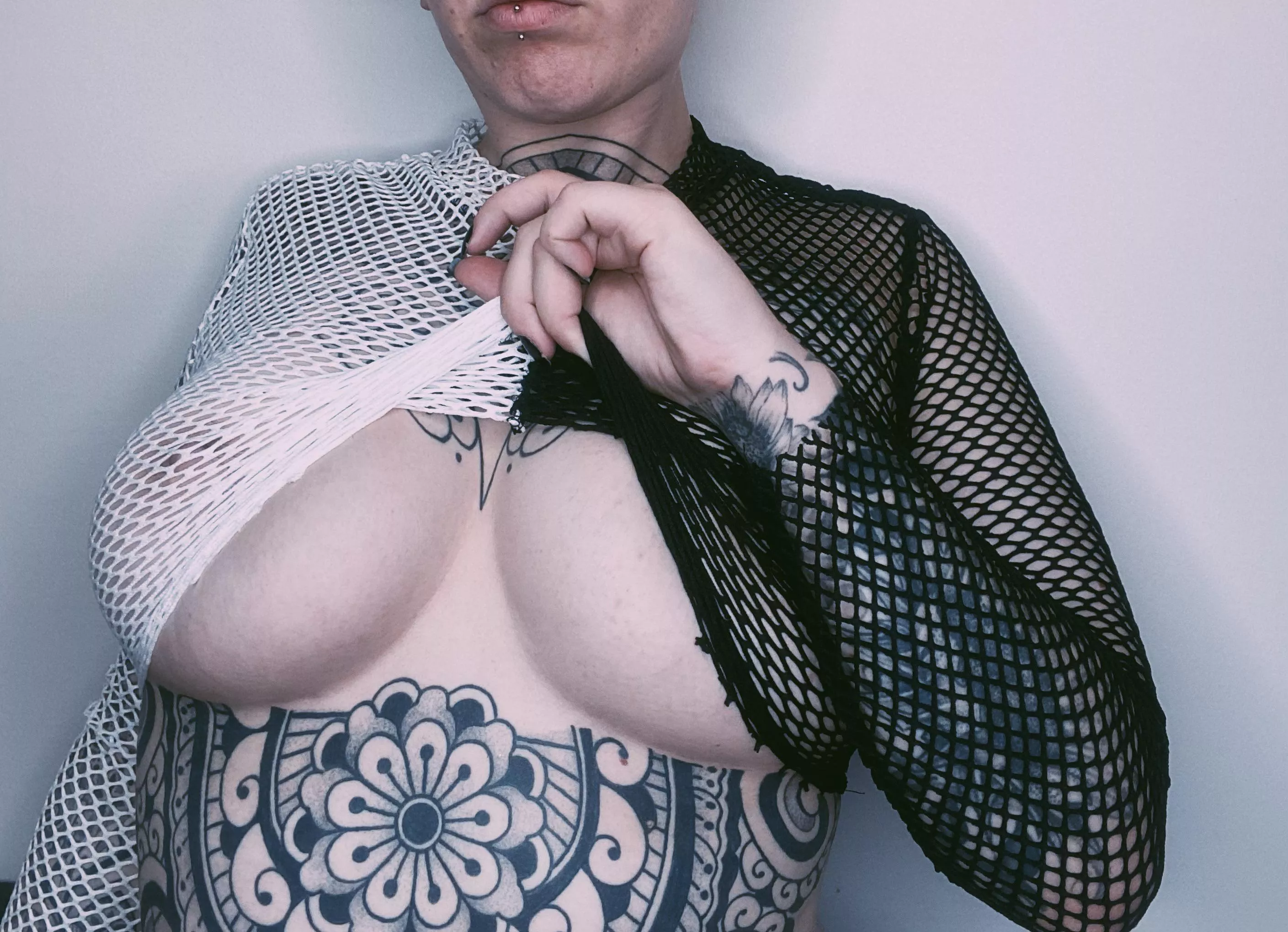 Big fishnet titties 🤍🖤 posted by Kodikayyyyy