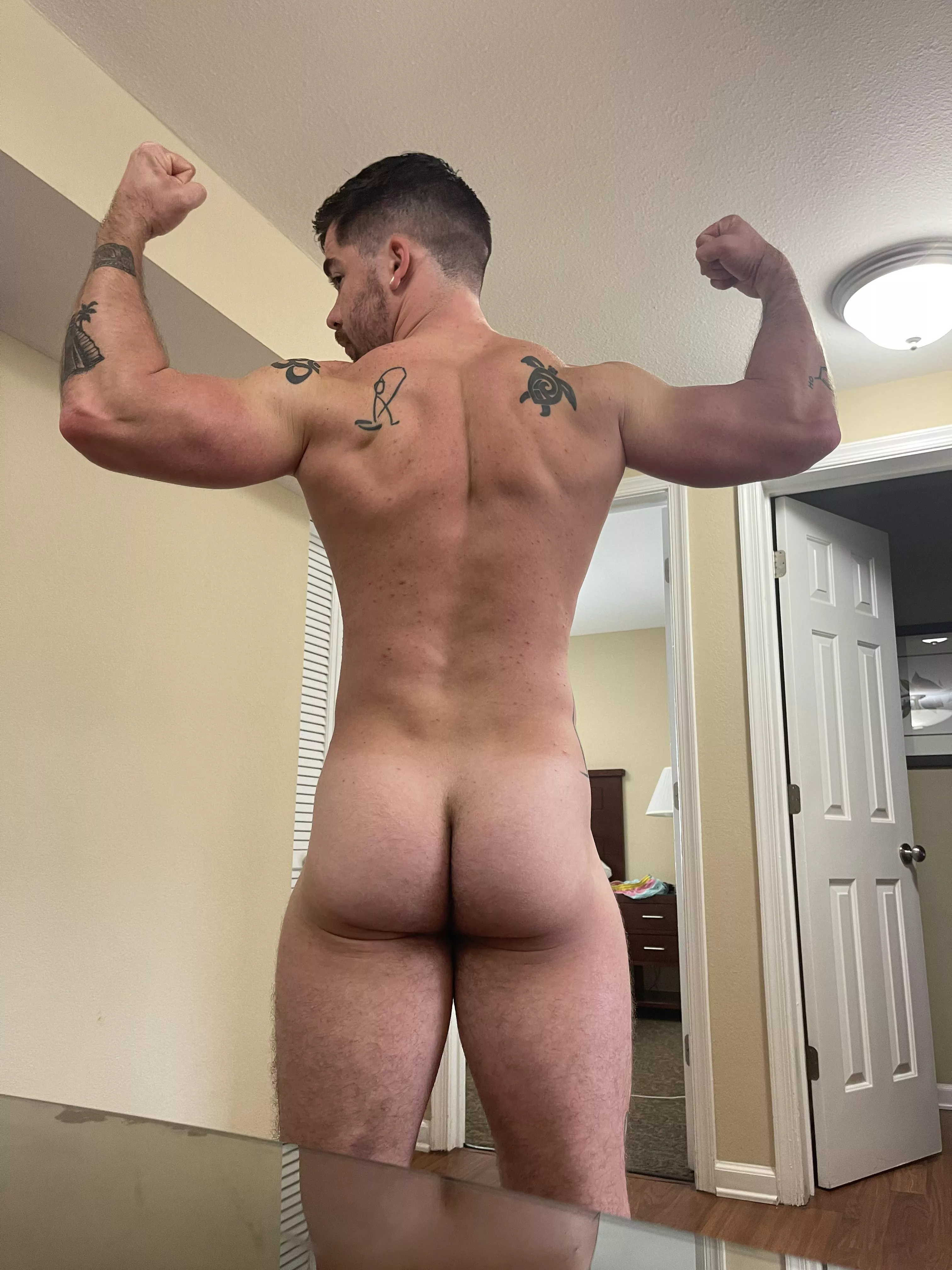 Big muscle back and ass posted by thatyogafvcker