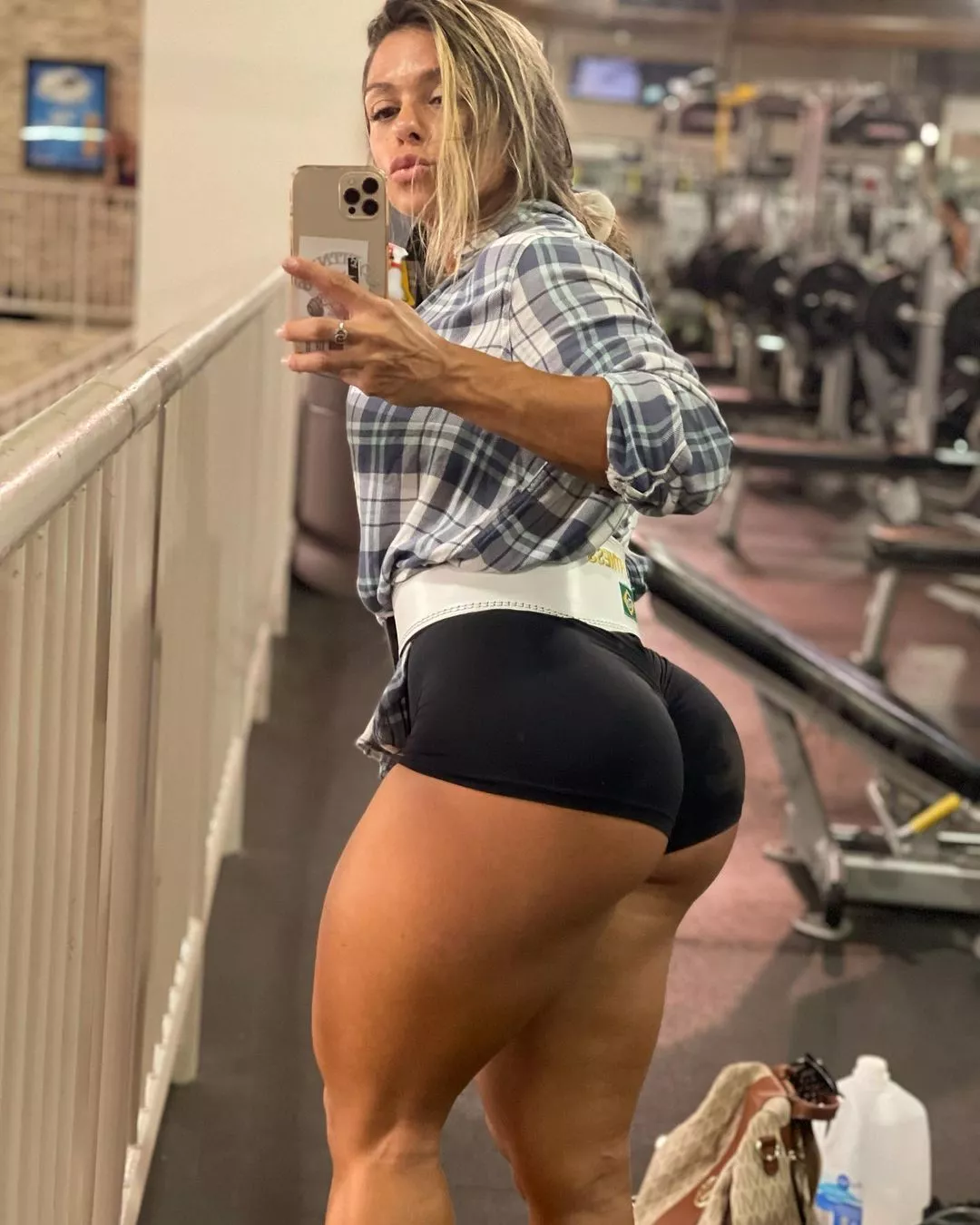 Big ol ass cheeks and thick thighs posted by lhwchamp