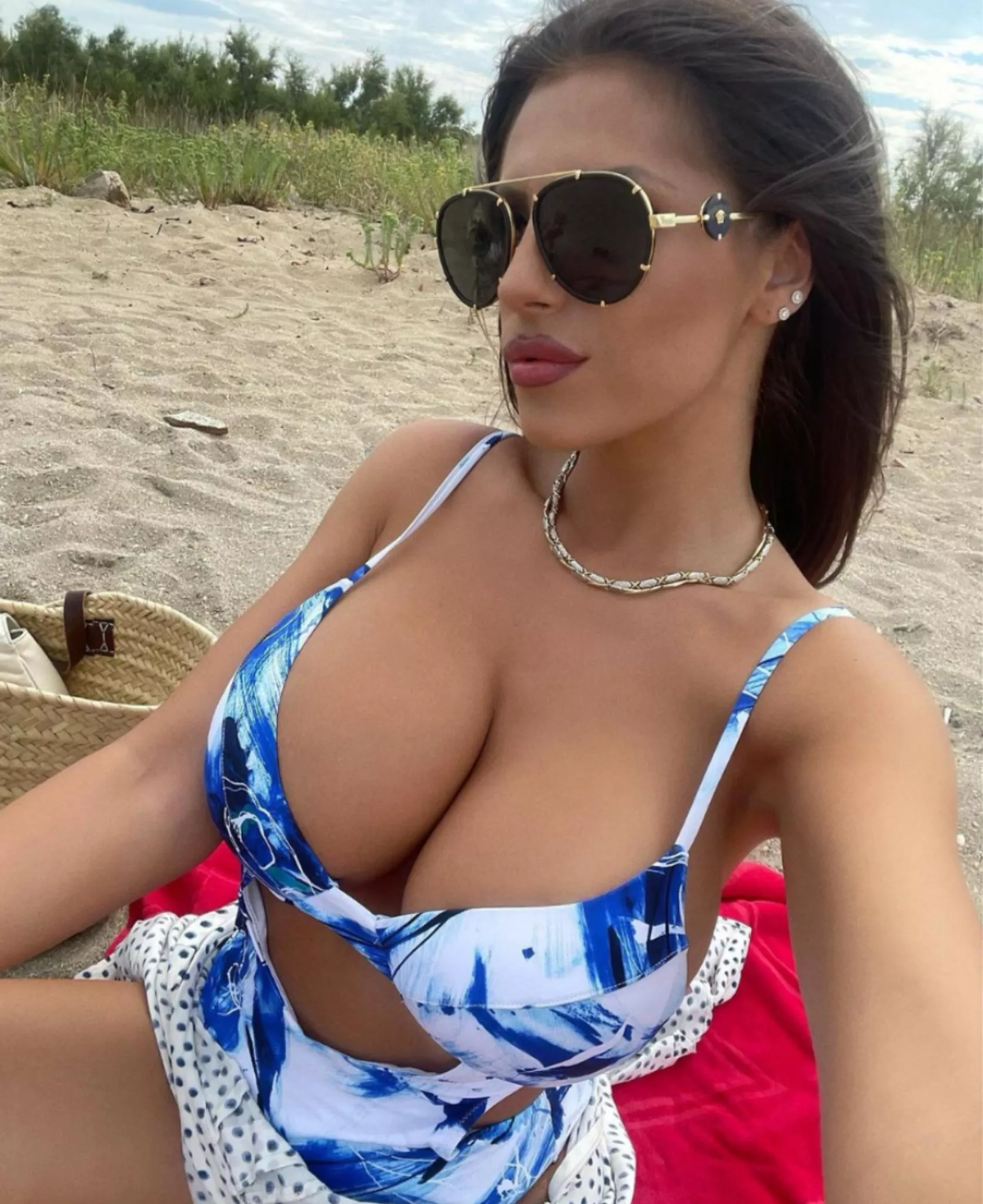 Big tits posted by bbc4celeb