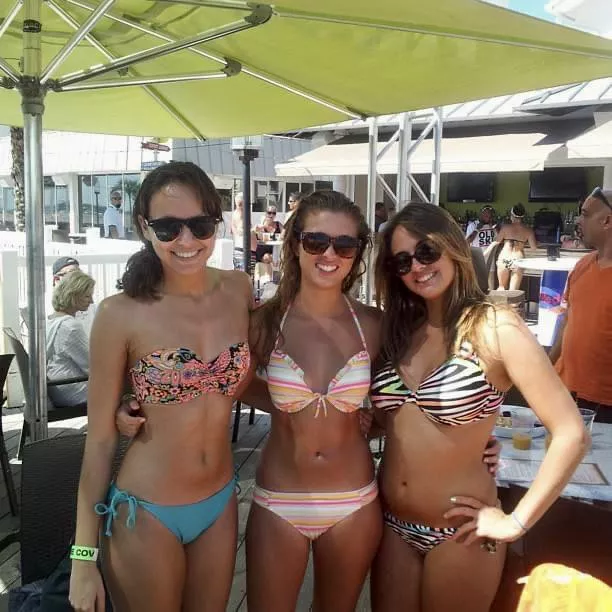 Bikini babes posted by swordmastax10