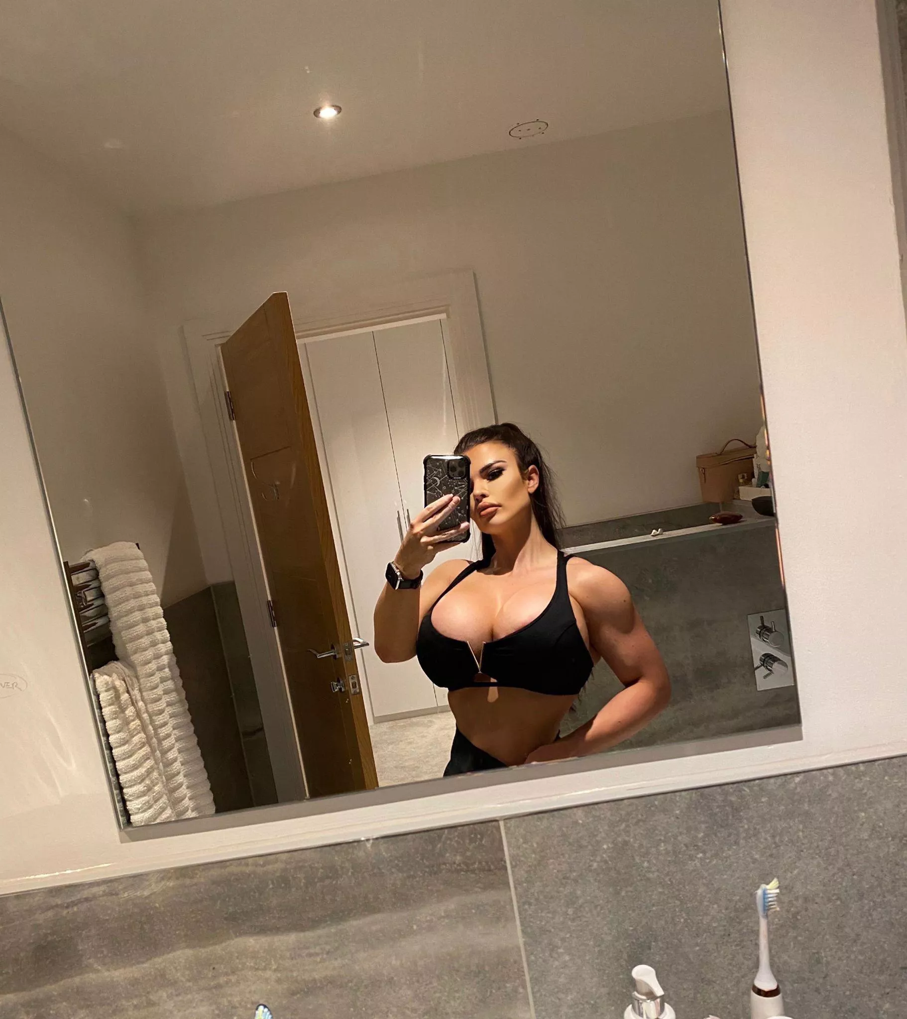 Bimbos that lift 😛💪 Paige British posted by paigebritish