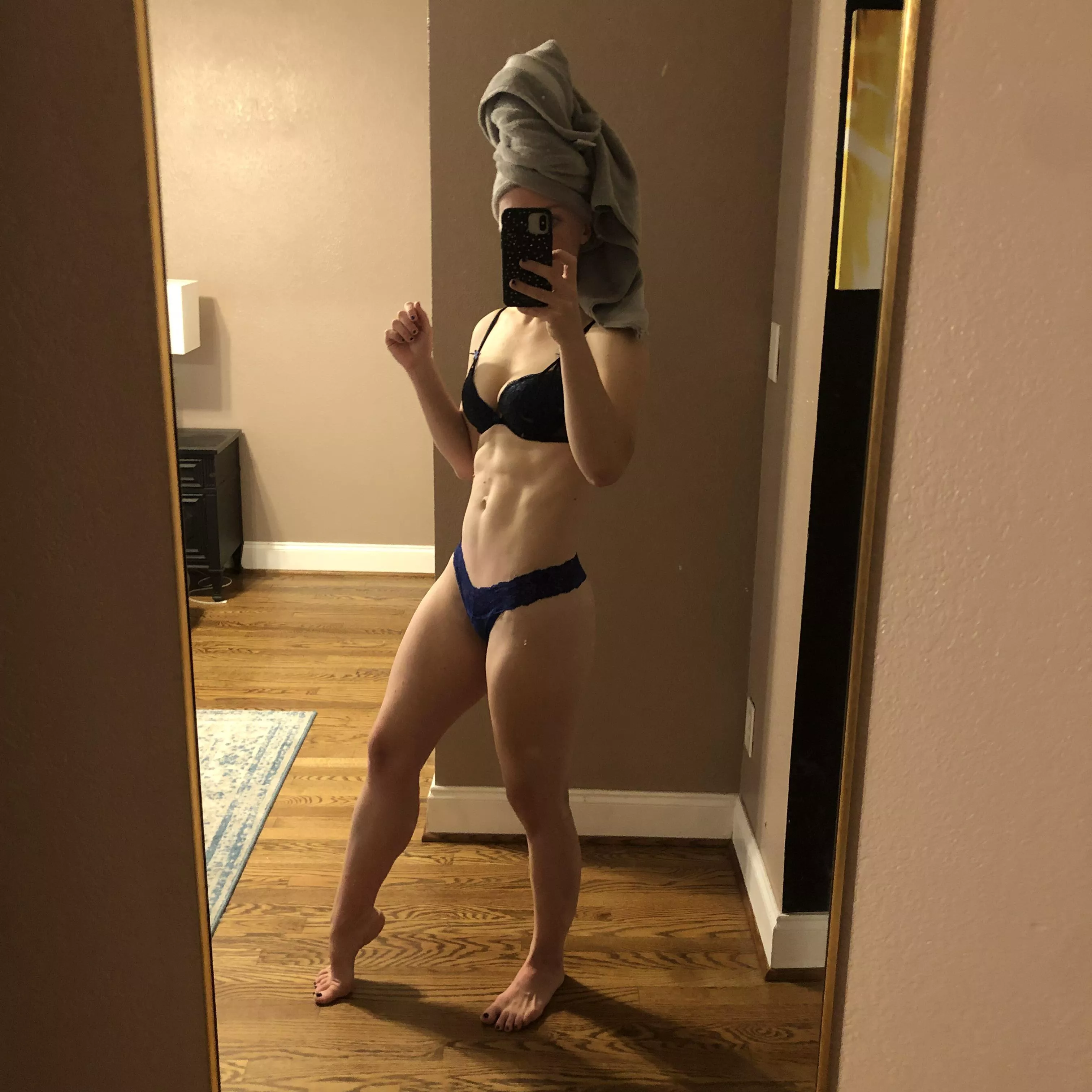 Black and blue combo is 🥵 [f] posted by FitnfineCaroline