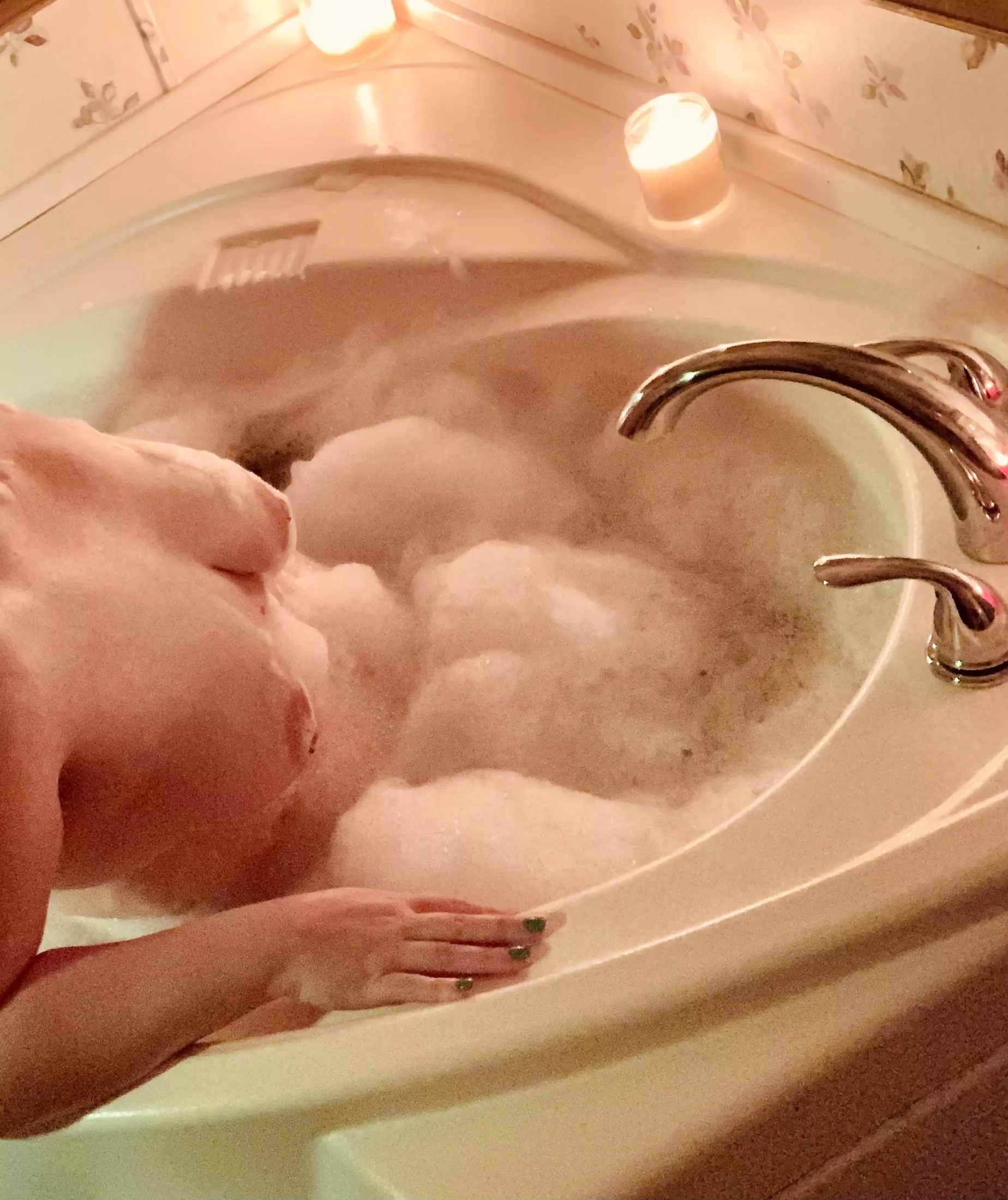 Black bath bomb bubble bathâ€¦and boobies â¤ï¸ posted by Kindlenark