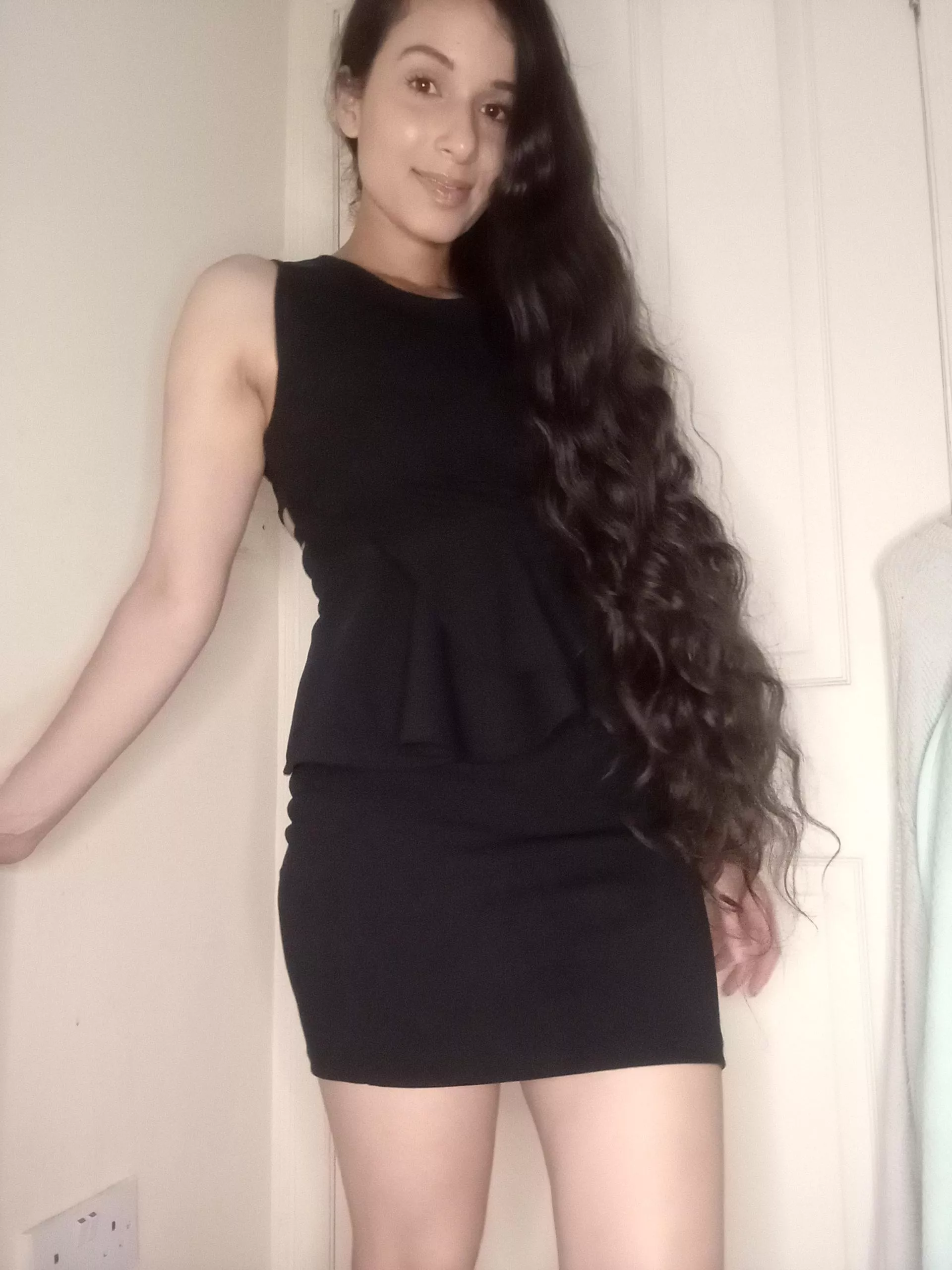 Black dress and long hair 😇😊 [F] posted by Terrible_Fisherman_4