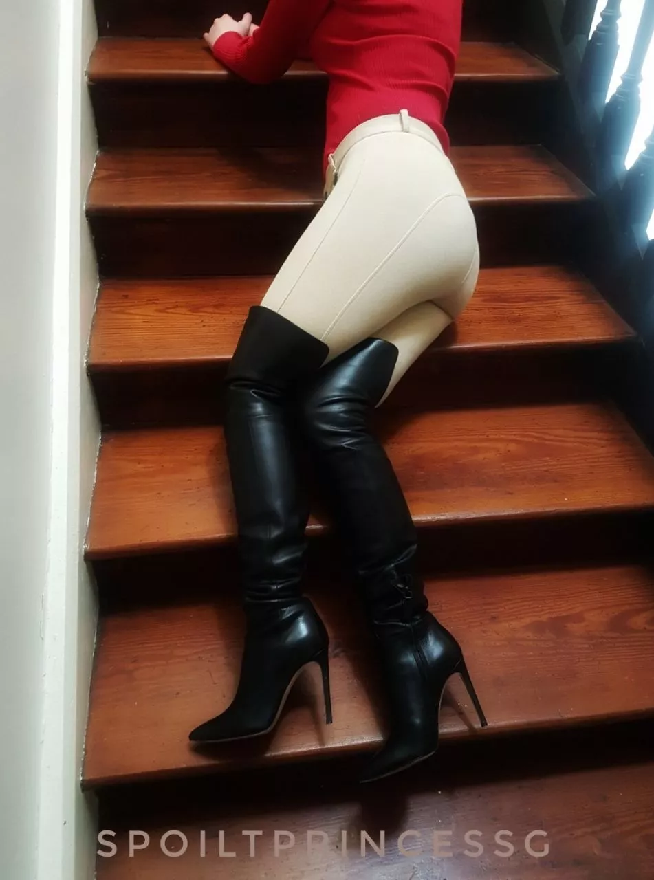 Black leather boots and jodphurs. posted by SpoiltPrincessG