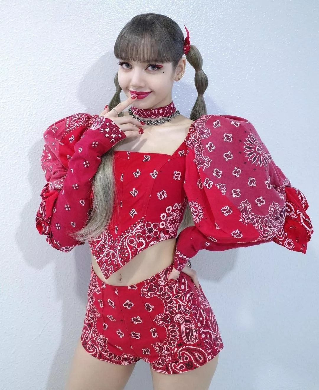 Blackpink - lisa posted by Far_Philosopher_9033