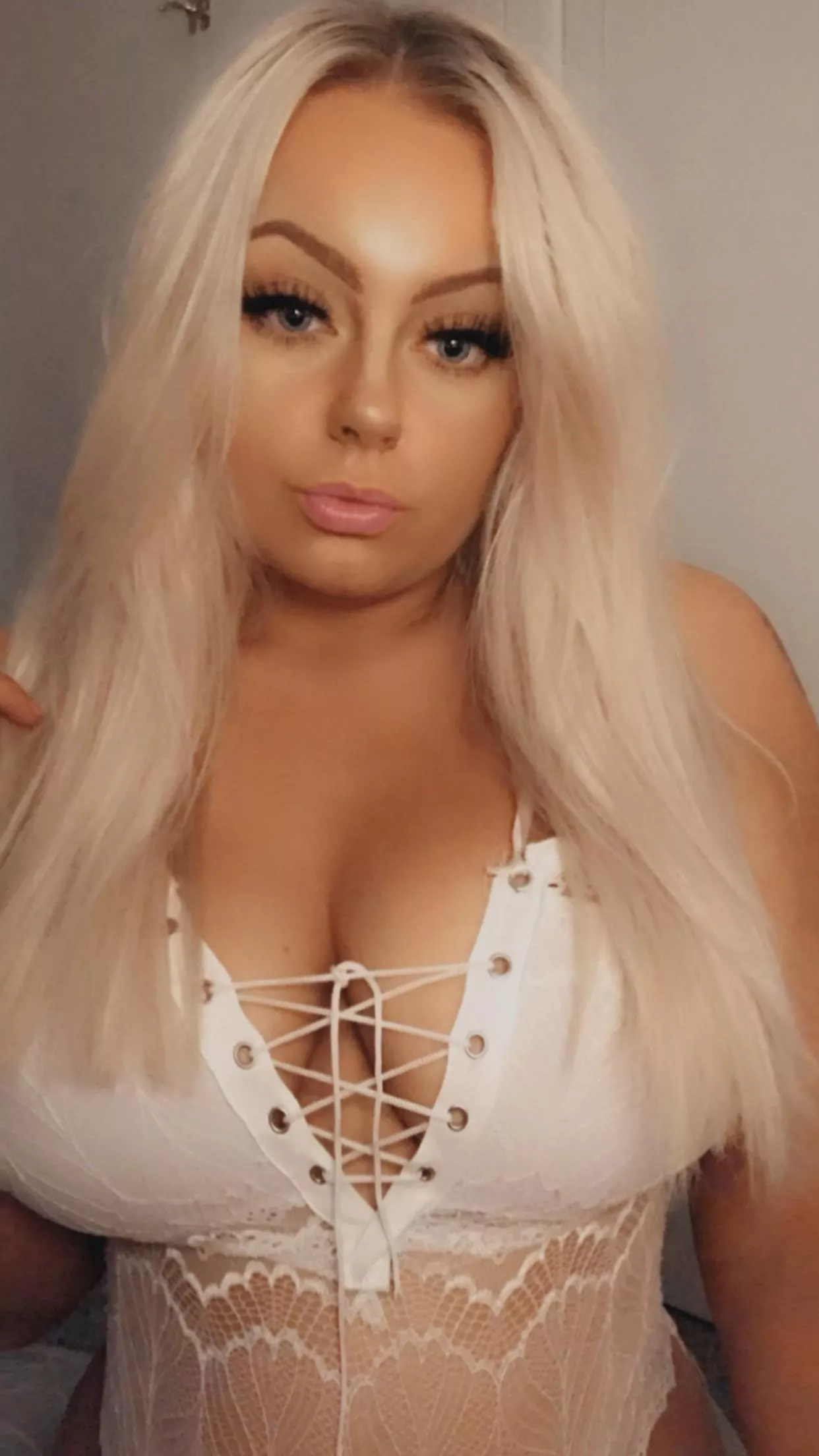 Blonde hair, Blue eyes & Big Boobs 👀💦💋 posted by LollyJo