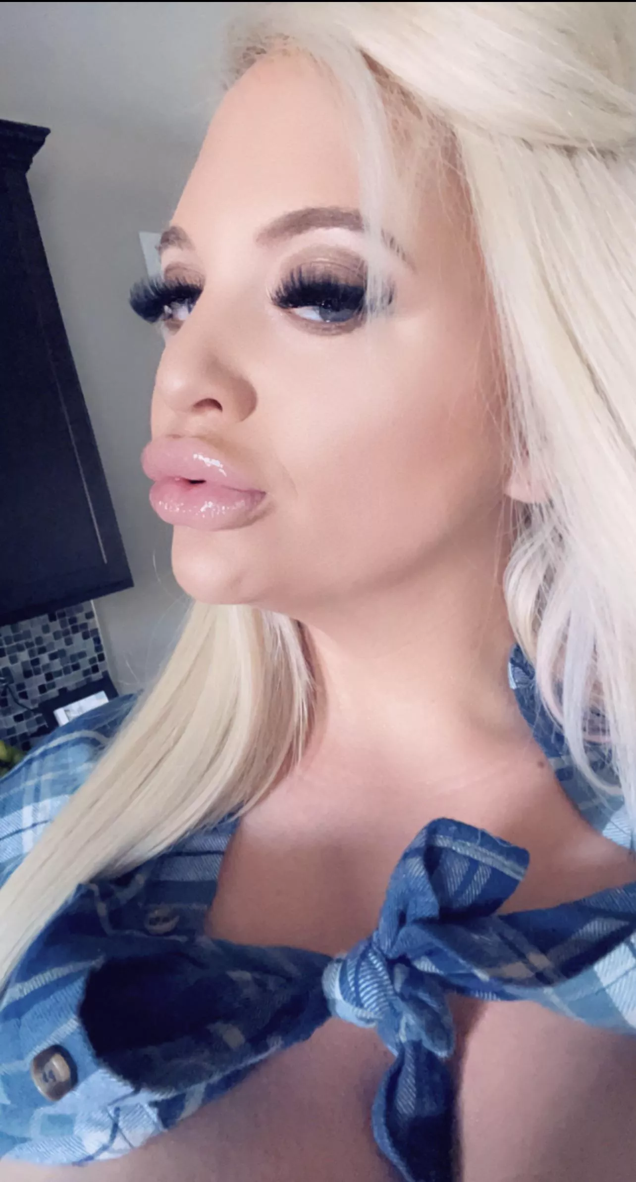 Blonde milf in blue with DSLS posted by Hotbustybarbiex