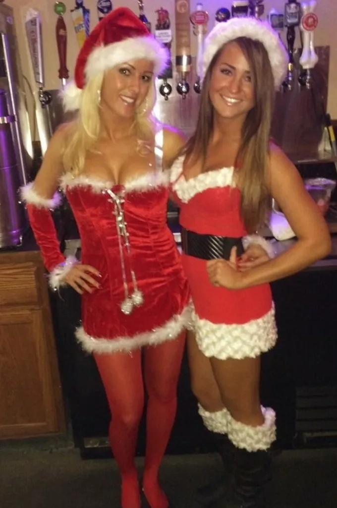 Blonde or brunette claus posted by Chaturbater1