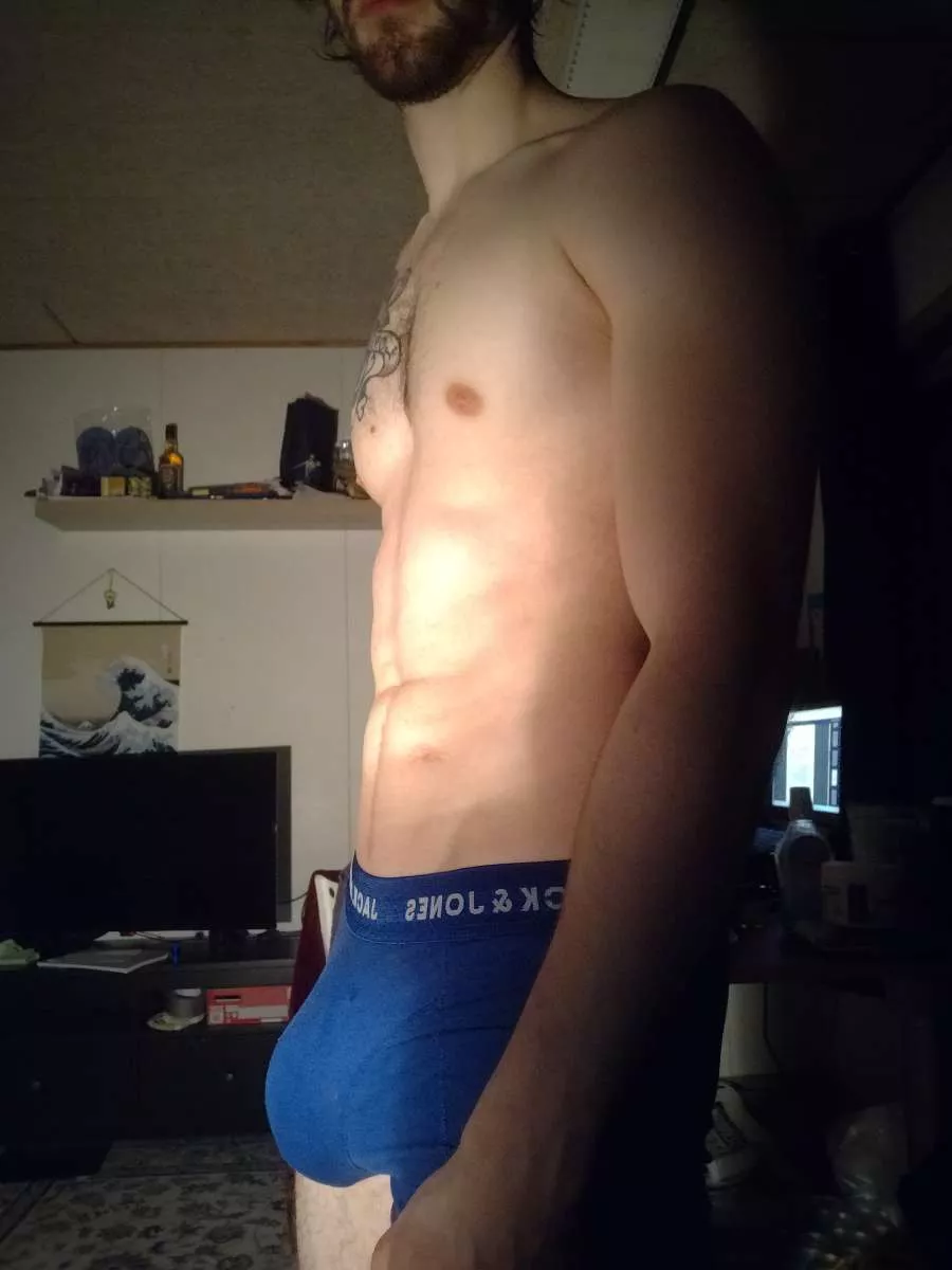 Blue bulge posted by scandinavianguy96