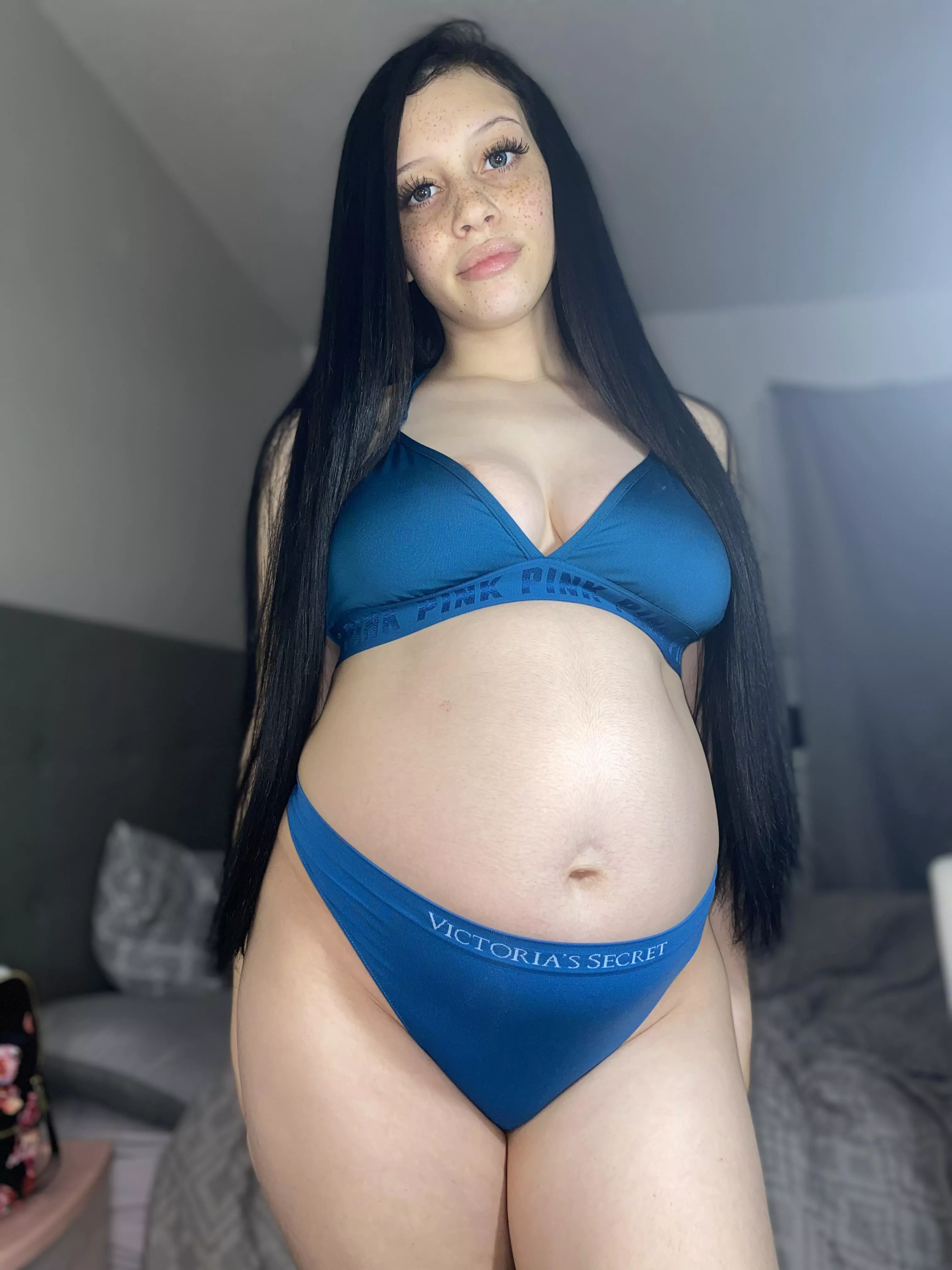 Blue is so beautiful on my belly 💦 don’t you think? posted by Therealmilakae