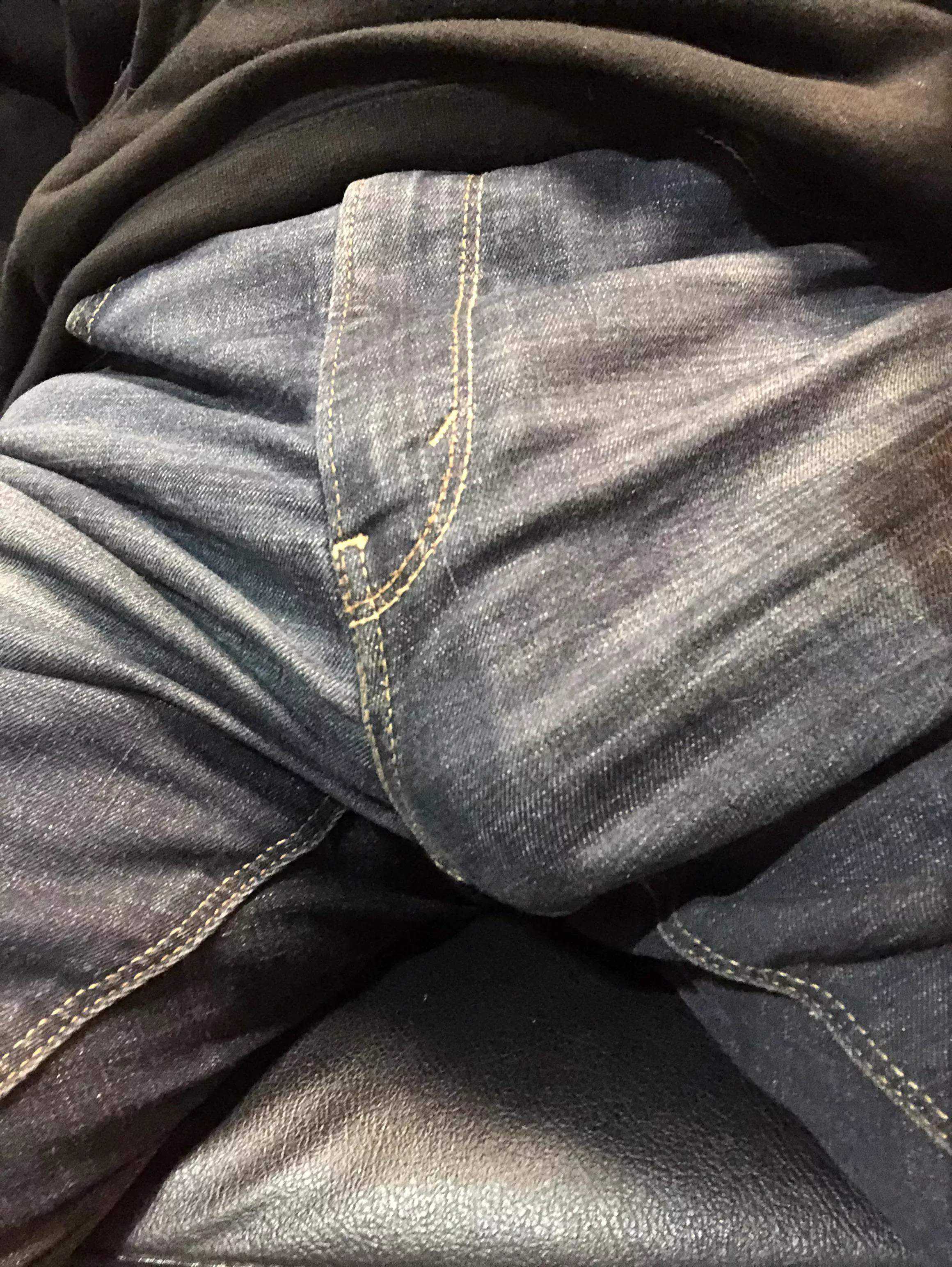 Blue Jean bulge ðŸ˜ posted by Bearded26