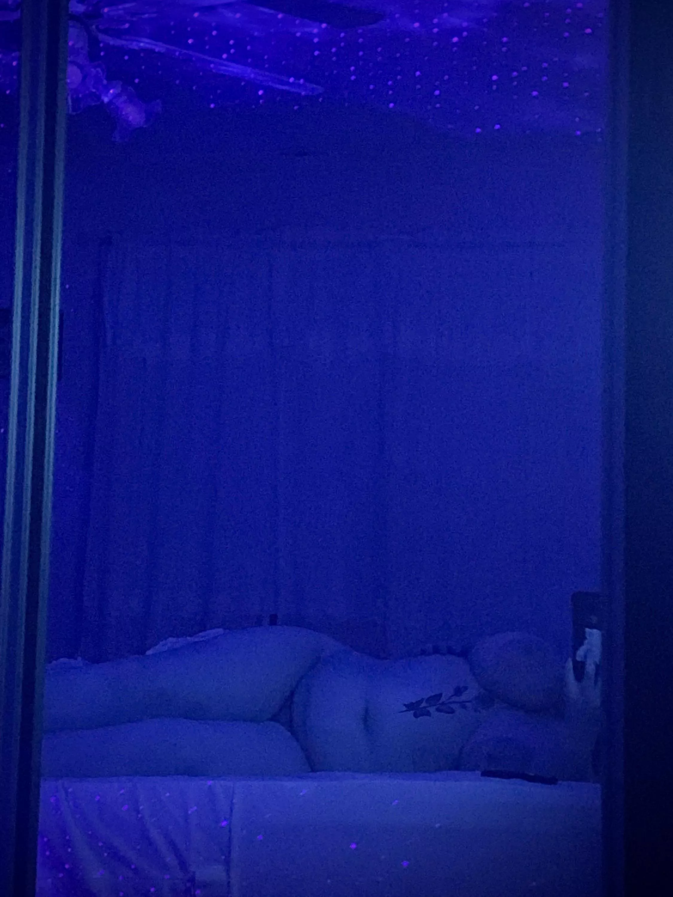 Blue lights ðŸ’™ posted by Stupidfuckingwhore99