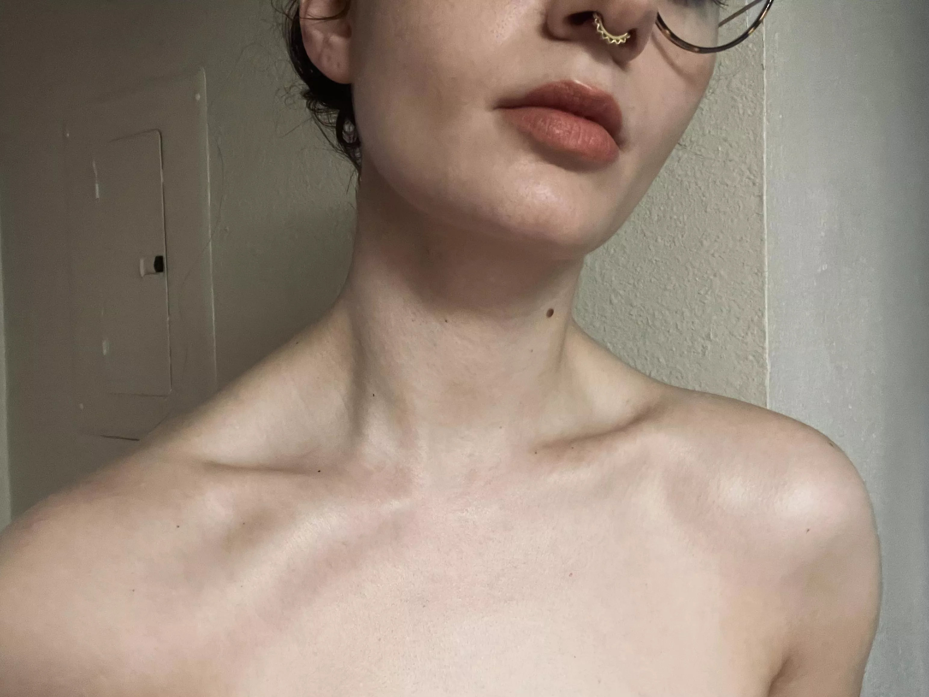 Boi collarbones posted by twisterlikespie