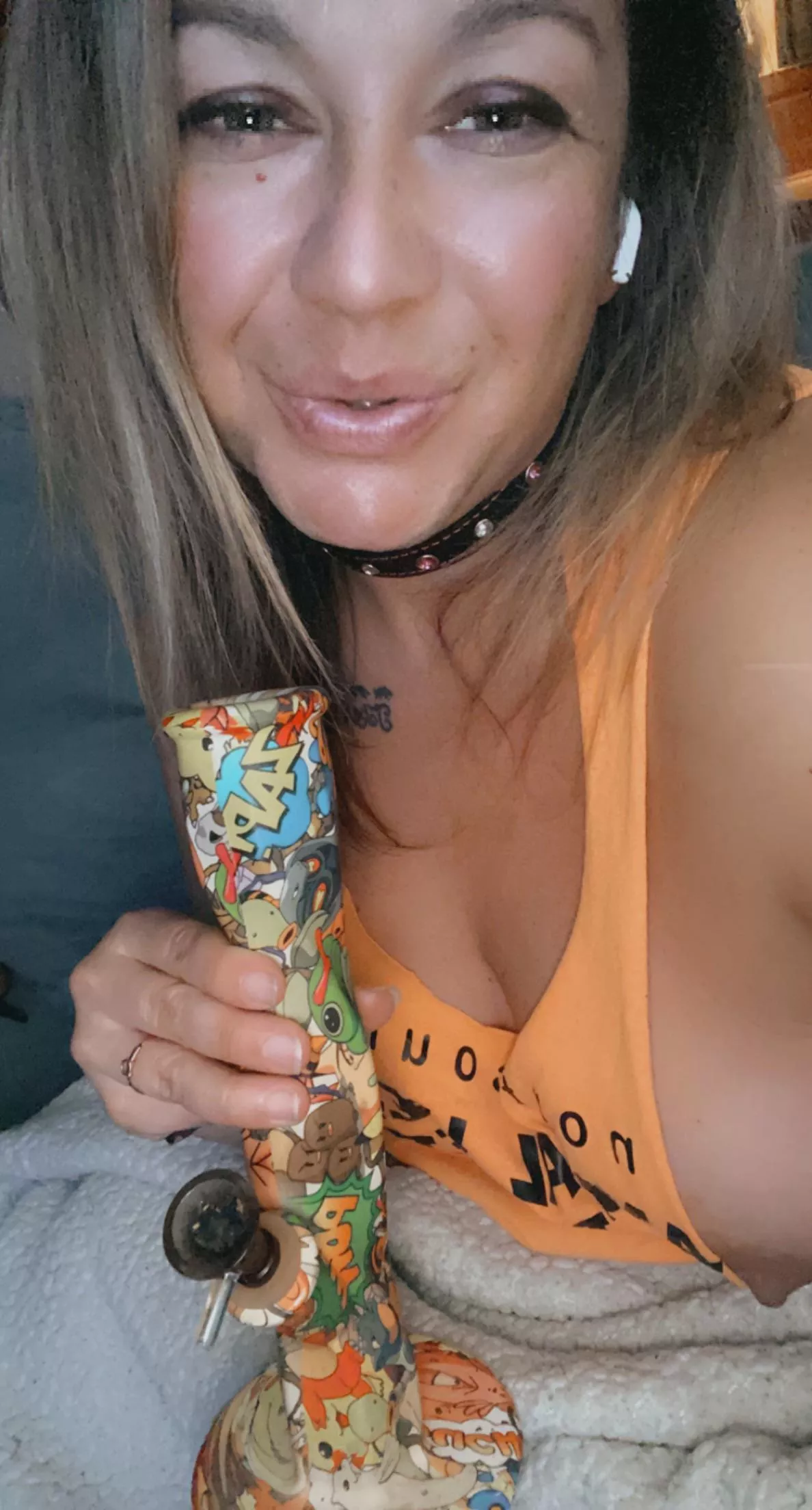 Bongs are more fun with a partner… anyone free?! posted by Gidgetpuppygirl