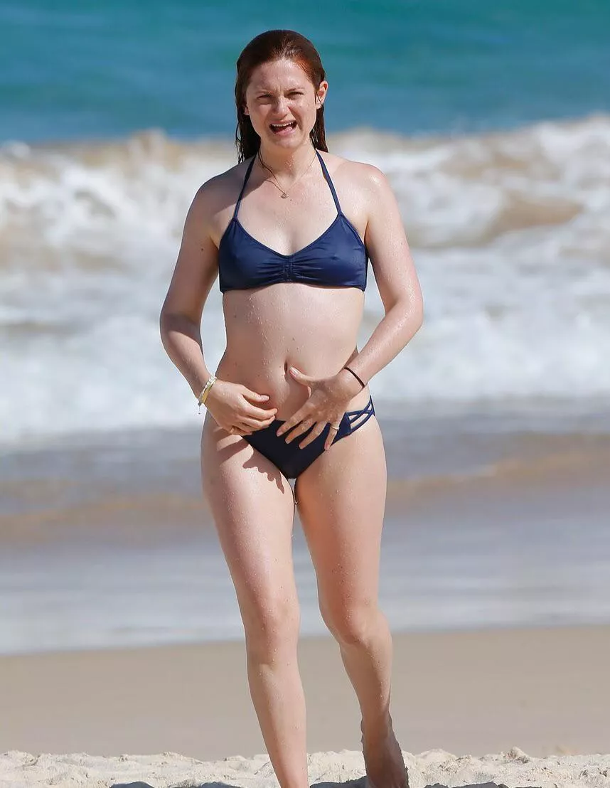 Bonnie Wright (Ginny Weasley) posted by NSFWAltAccount23