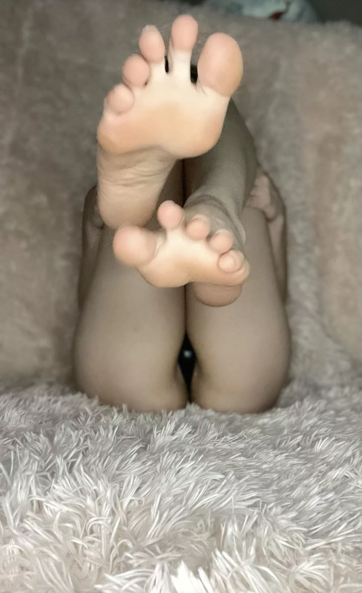 Booty + feet for the eyes enjoyment ðŸ¦¶ðŸ»ðŸ‘ posted by sugarandcyanidee