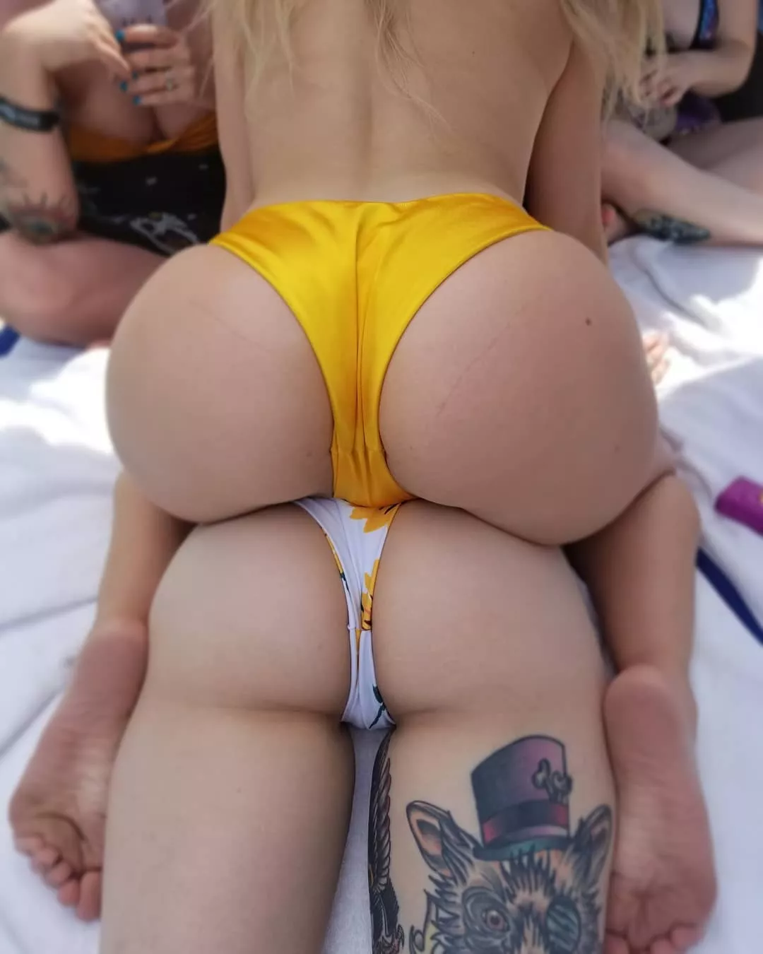 Booty stacking posted by kinkykat977