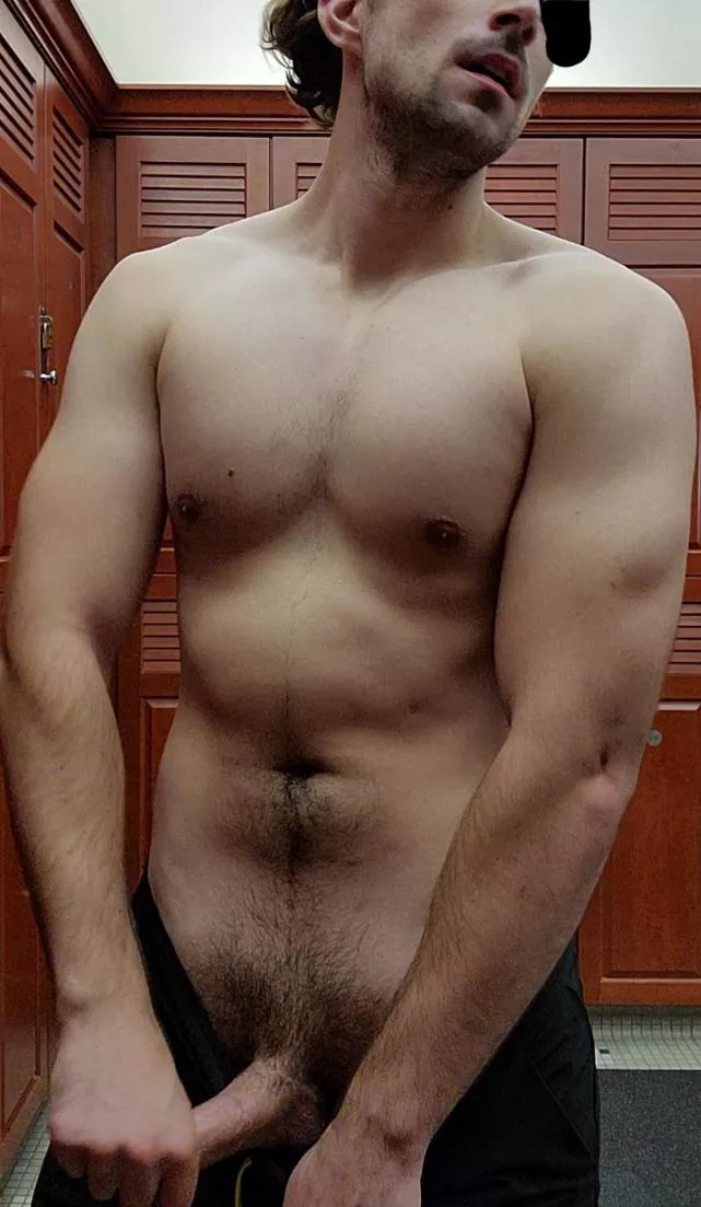 Bored today, any ladies wanna chat 😉 posted by aFITman