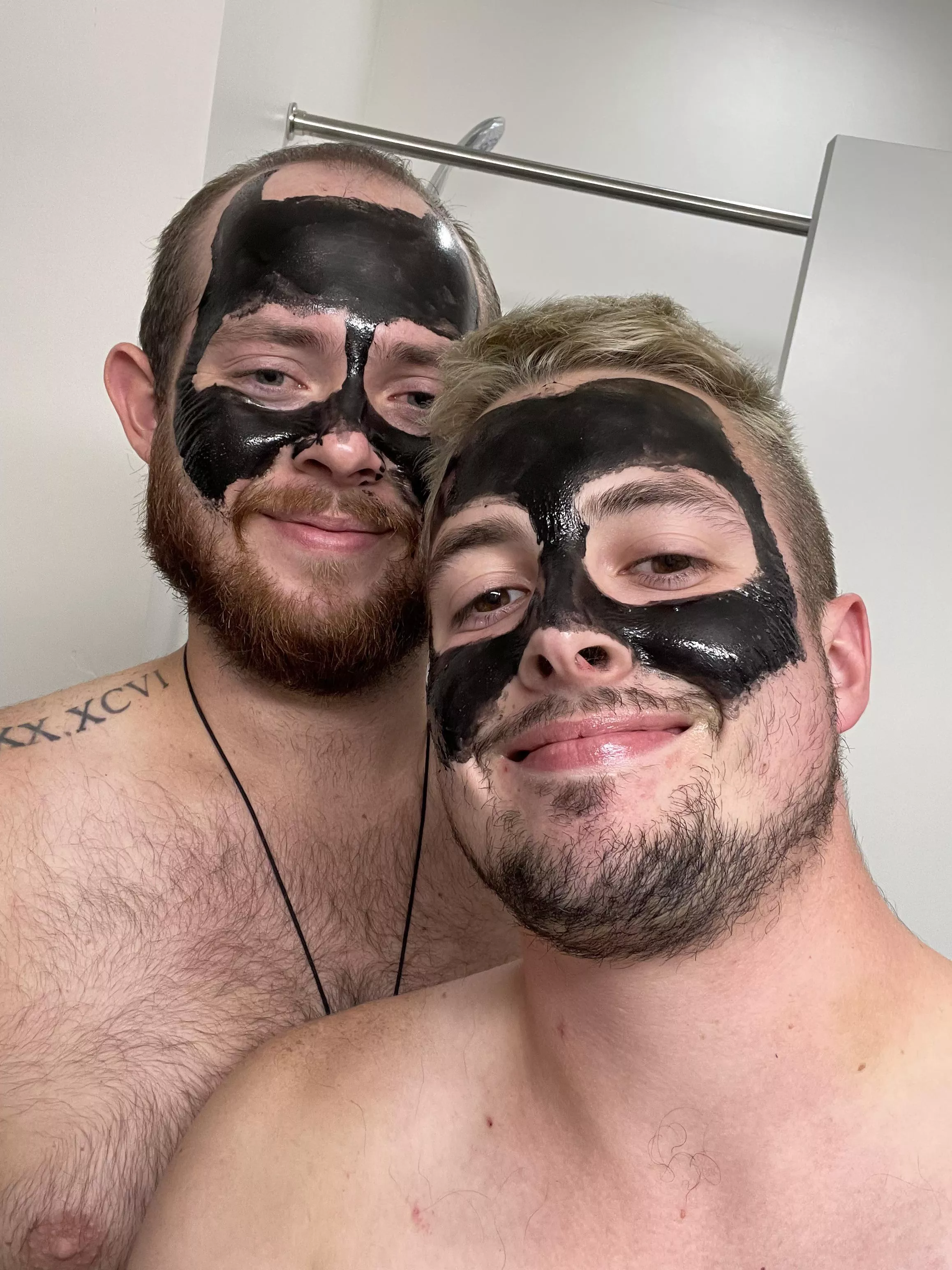 Boyfriend and I doing facemasks after we moved in together posted by sillydudegravez0mbi3