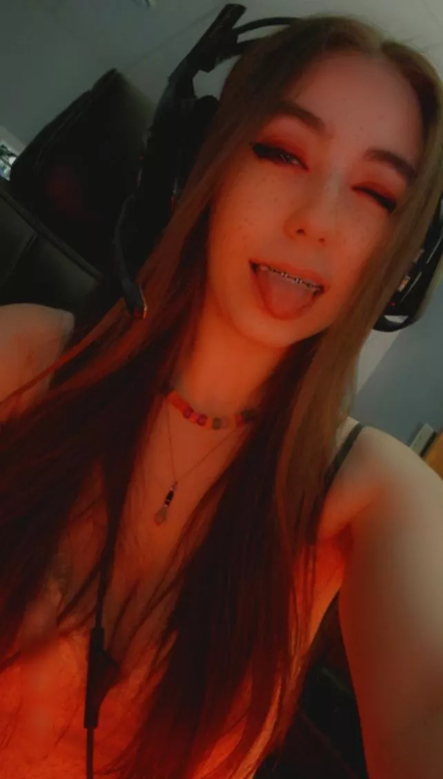 Brace faced gamer girl 💜💜 posted by StonerDevilbby