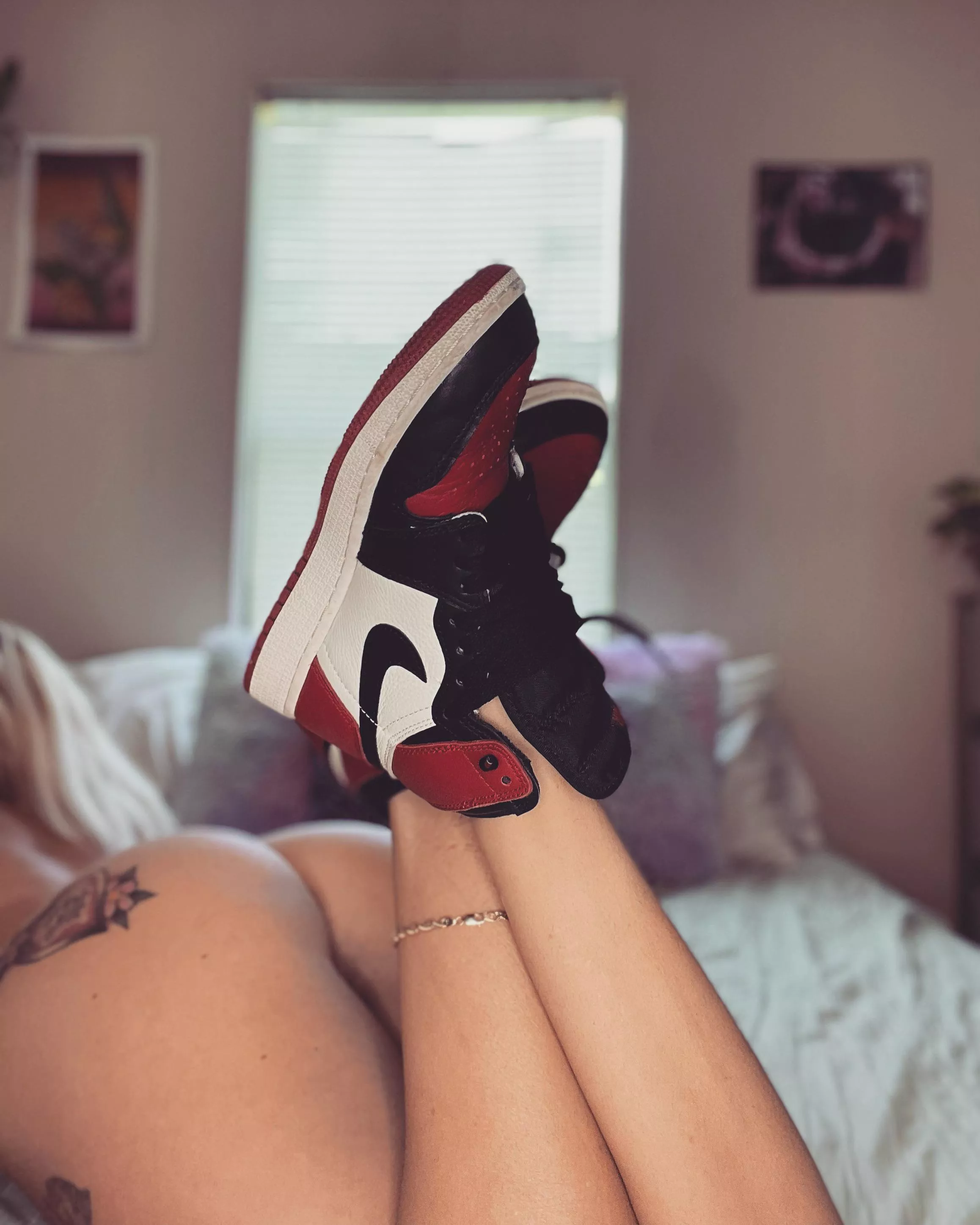 Bred toes 🍞🦶🏼 posted by Briteli