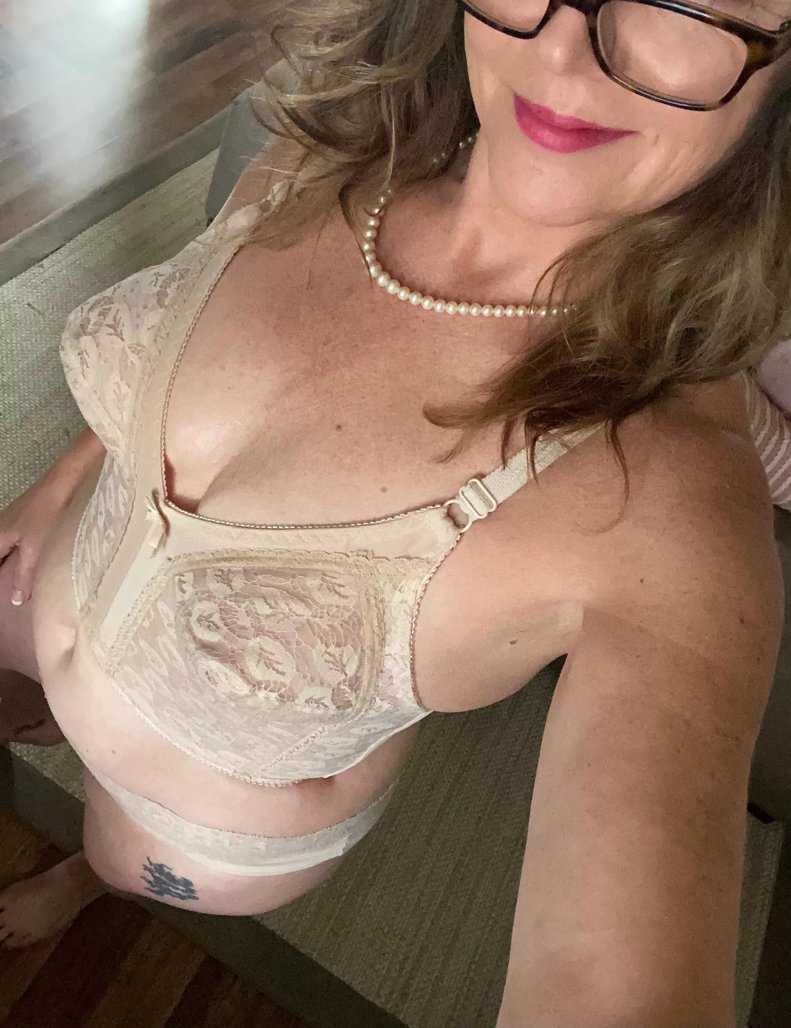 Bringing back the classics 54yo MILF posted by Lynnzertart1