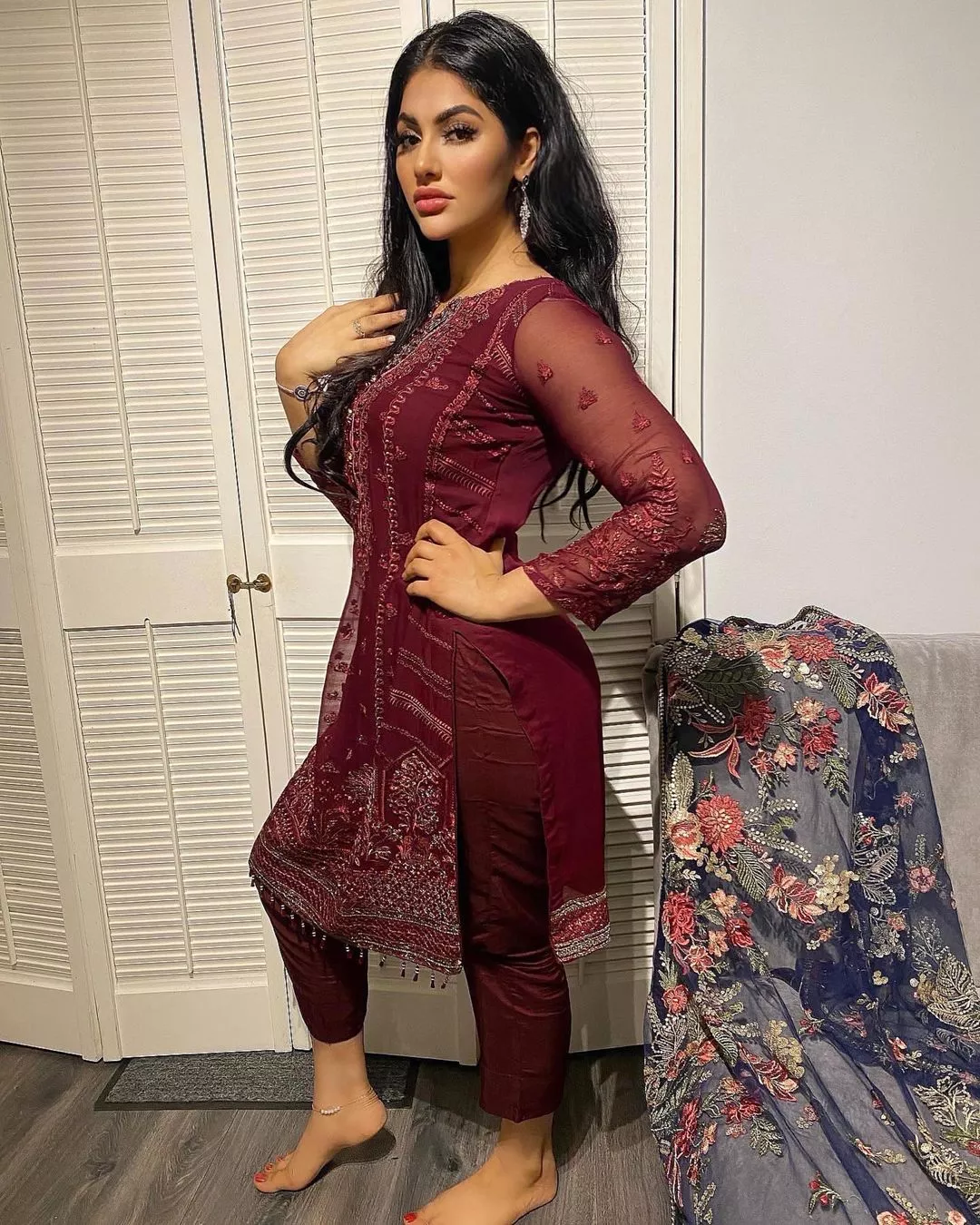 British Pakistani Beauty in Ethnic Dress posted by tenant69