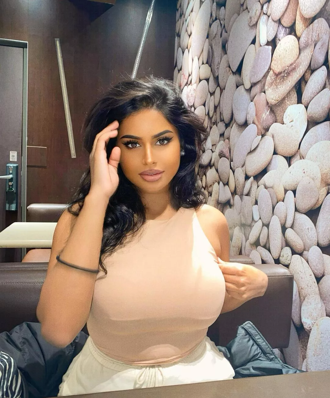 Brown busty posted by chriss_66