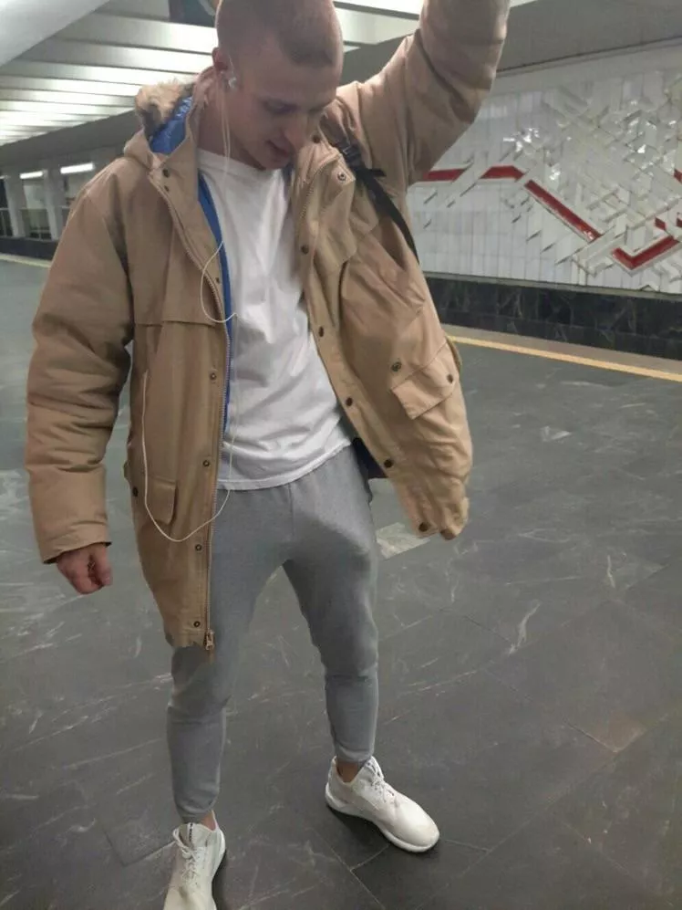 bulging 🍆 posted by [deleted]