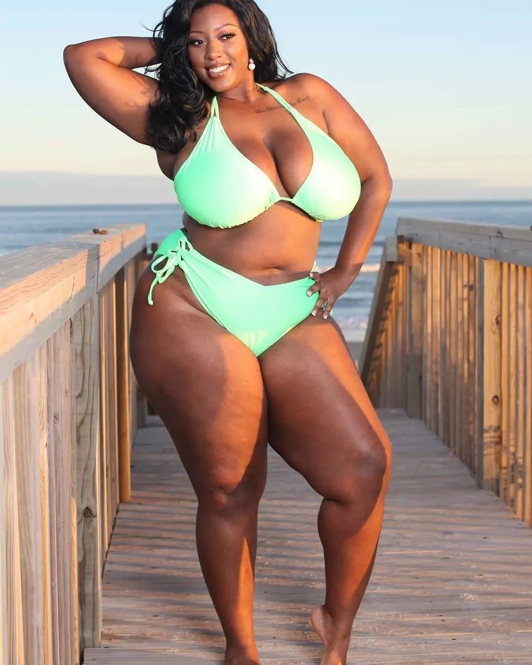 Busty BBW in pretty green bikini nudes | GLAMOURHOUND.COM