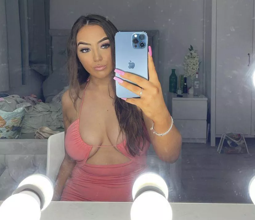 Busty chav posted by Throwaway737362723