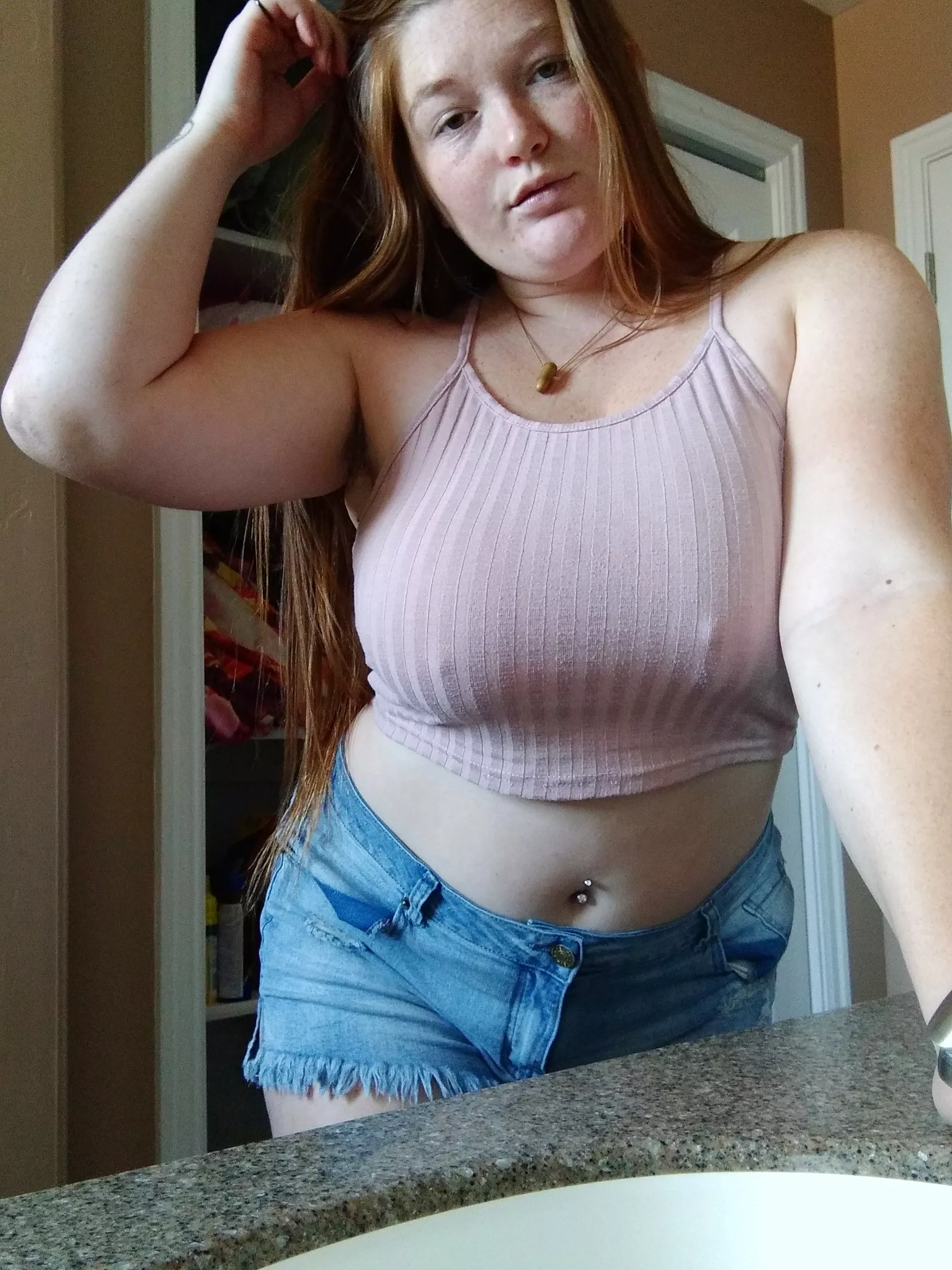 Busty girls wearing small crop tops 🔥🔥🔥 posted by pussiesncream