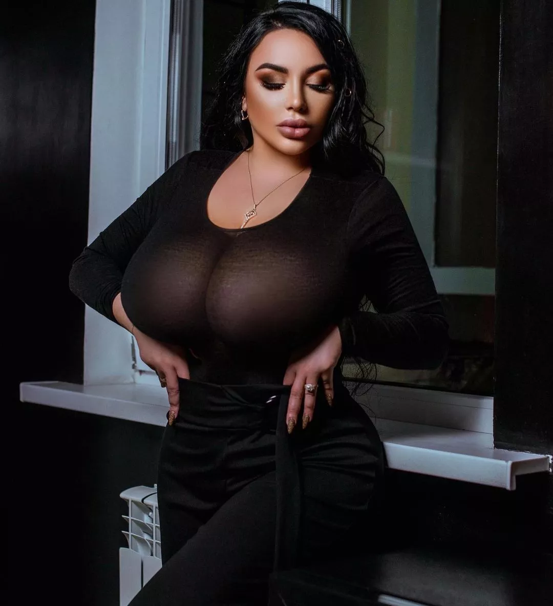 Busty posted by JuniorBig9