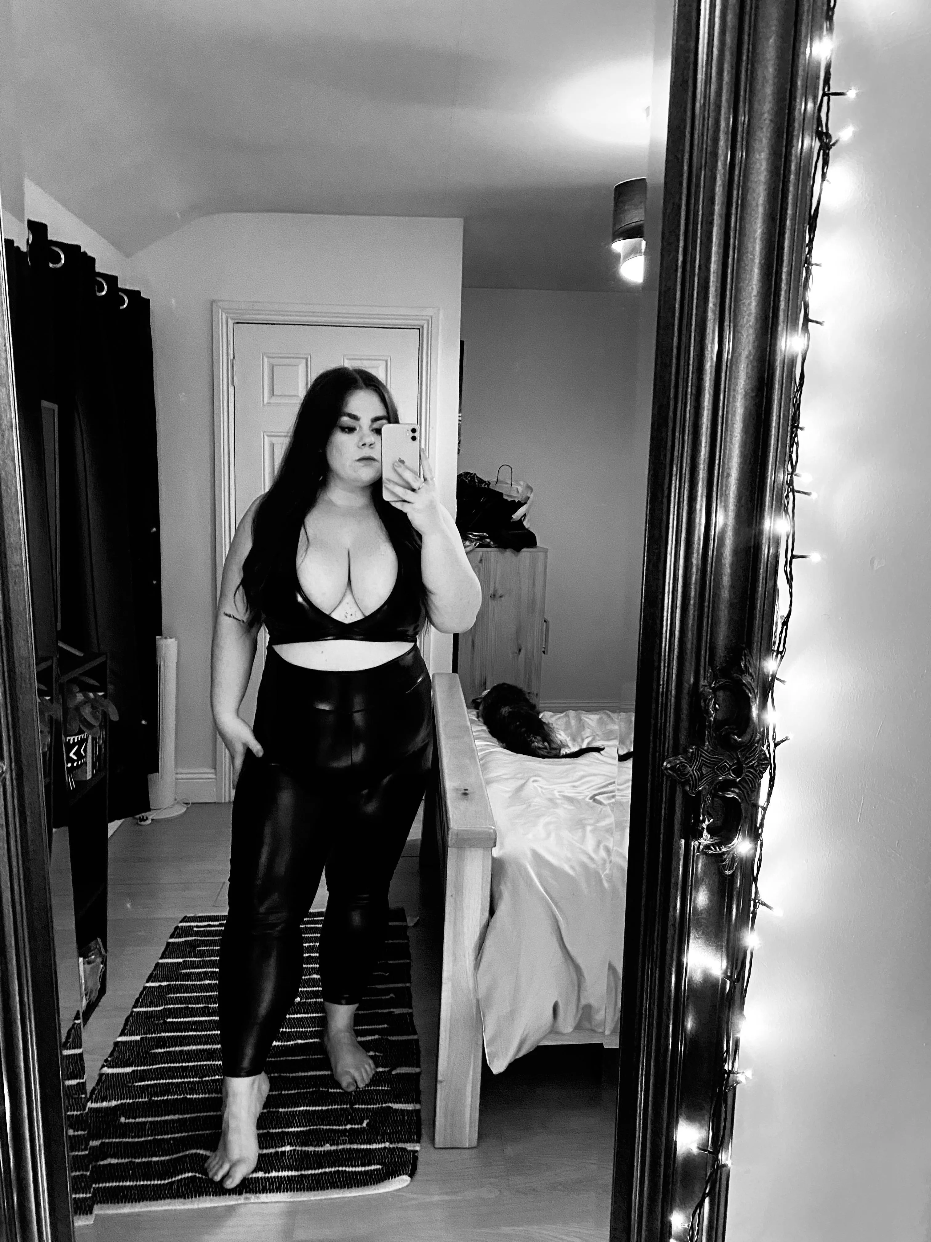 B&W makes this latex outfit look better posted by BloomingJaxxx