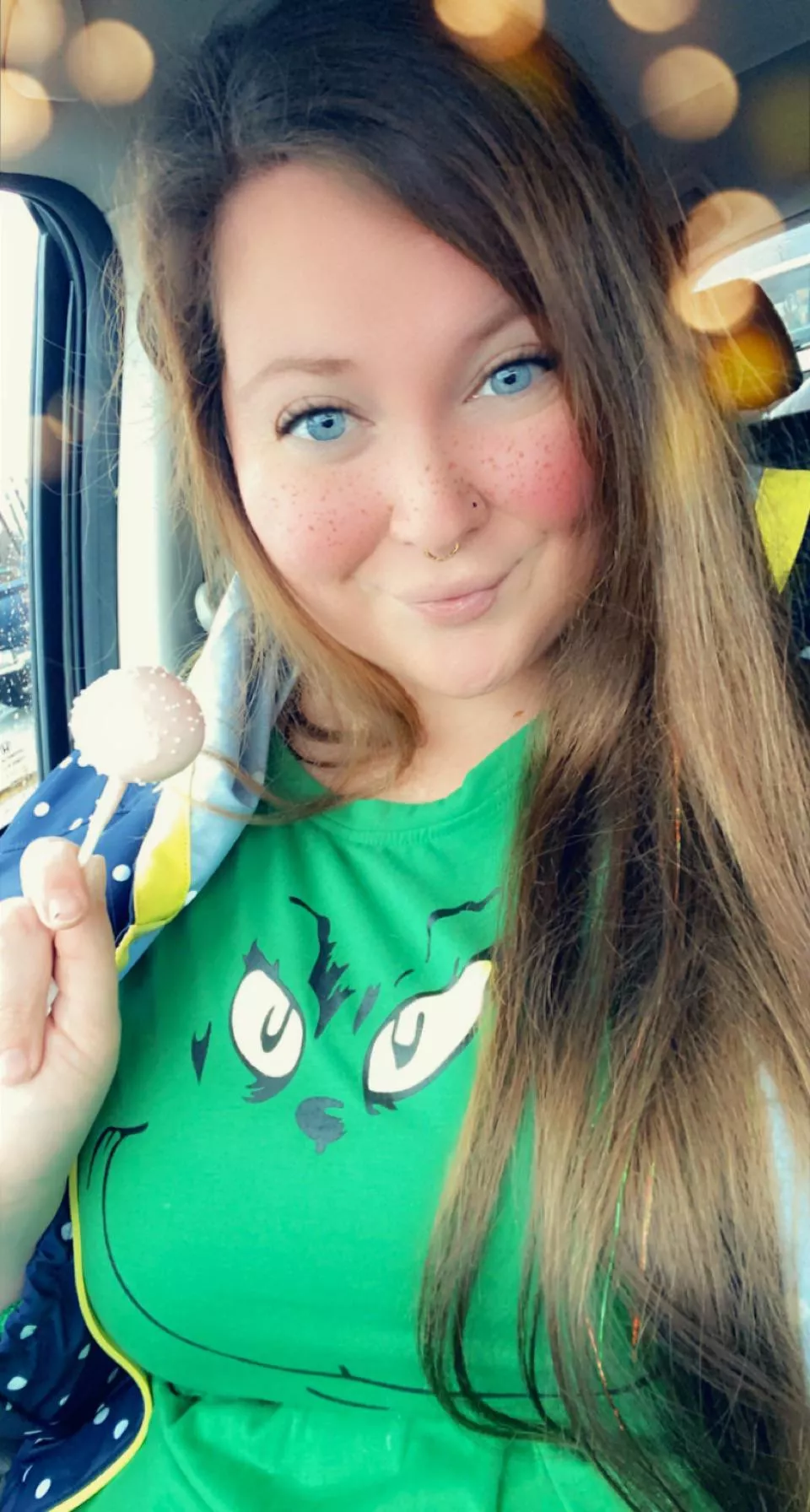 Cake pop cutie 🥰 posted by Babyblueeyes193