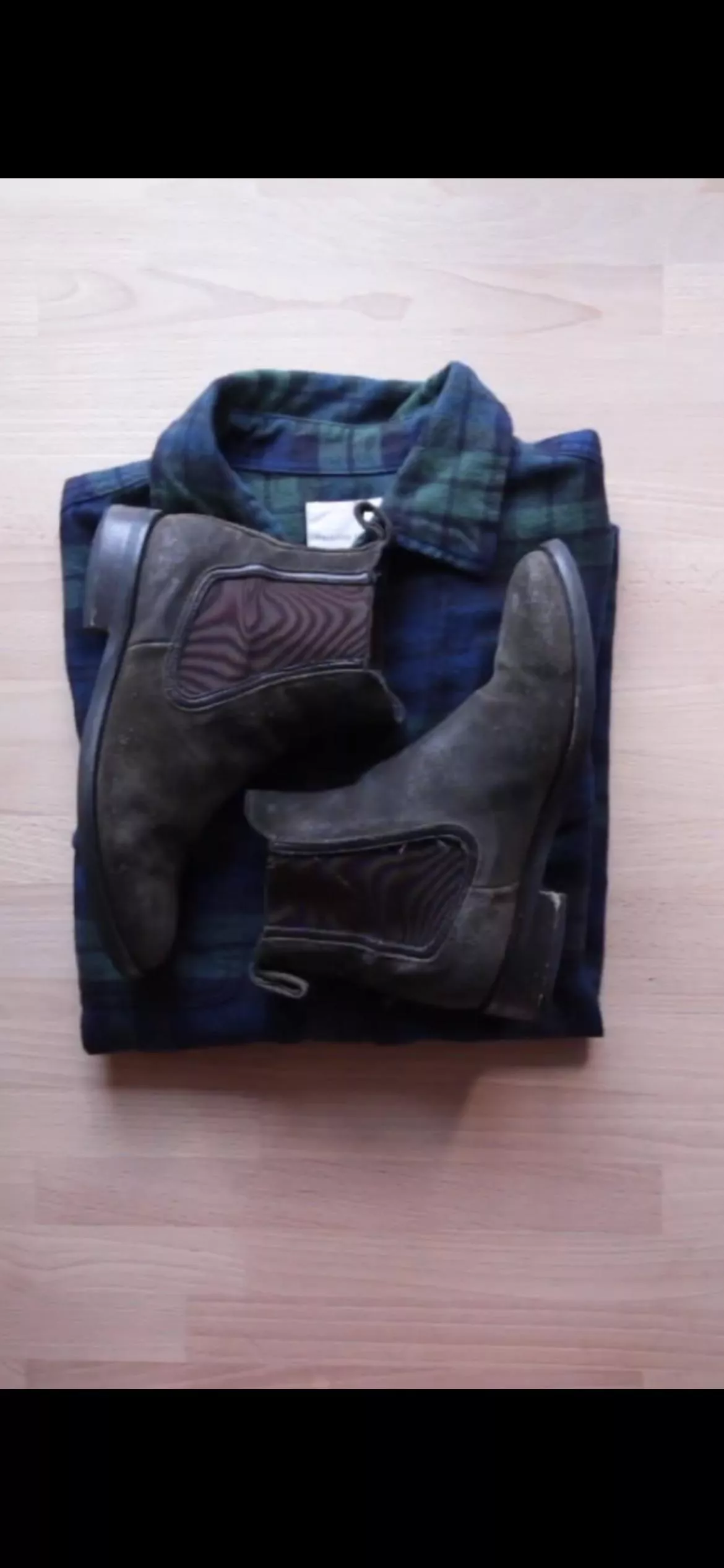 Can anyone in this wonderful sub please help me ID the make and model of these Chelsea boots? posted by SalvadorSweatpants