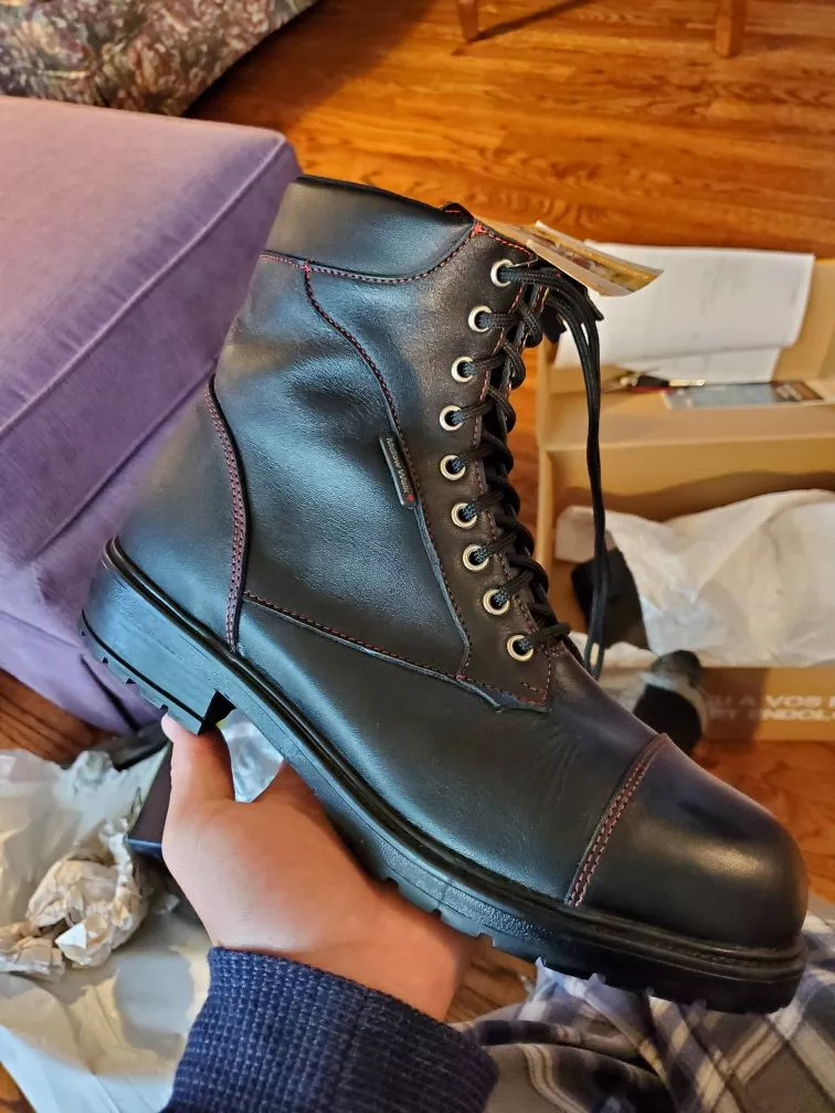 Can anyone suggest a good boot similar to this style? Docmartins vibe but not those? Size m 10 posted by Mister_Mail_man