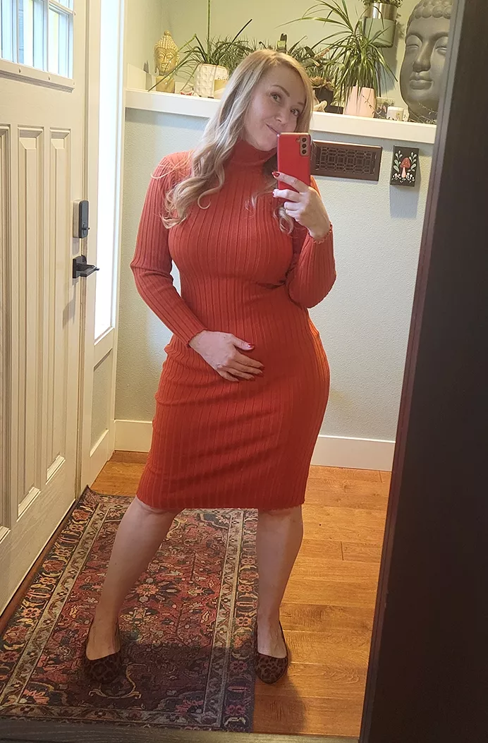 Can fully dressed women look sexy too? [F48] posted by Crystal_Sunshine_